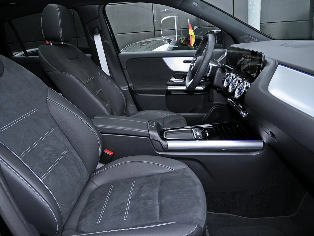 Mercedes-Benz-GLA 200 d-image-12