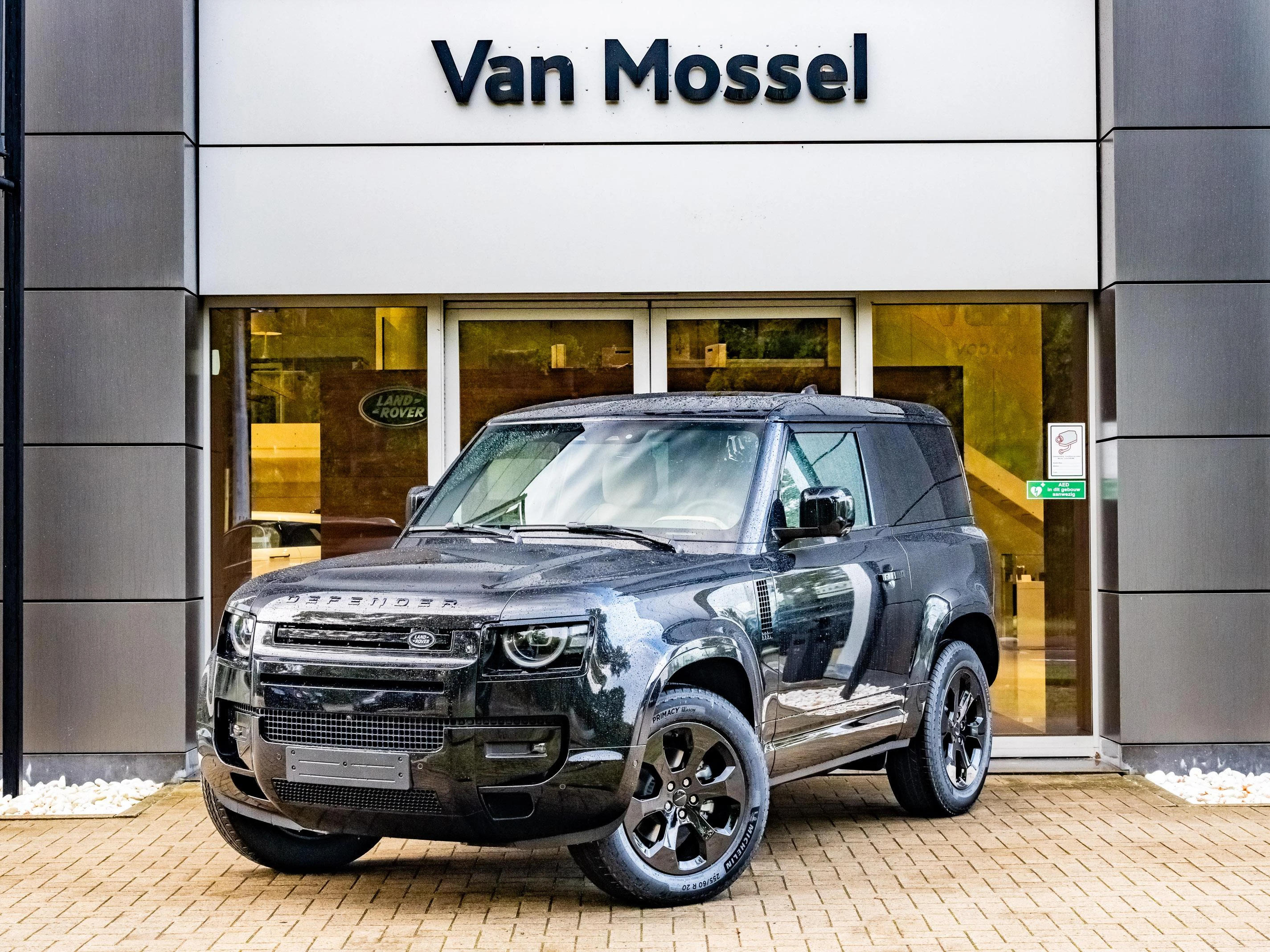 Land Rover-Defender-image-0