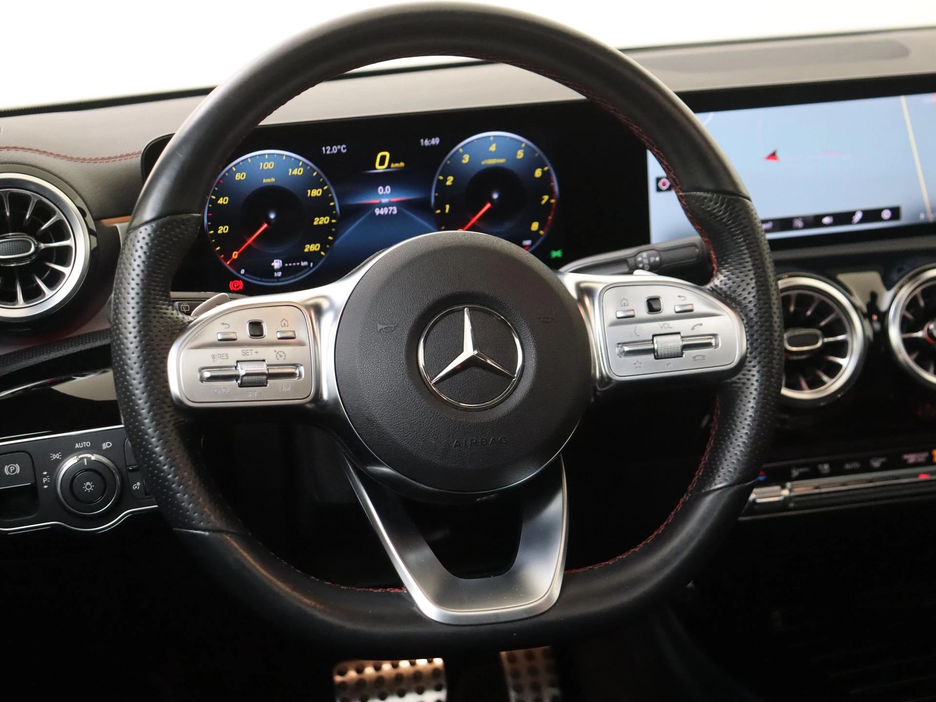 Mercedes-Benz-CLA-image-14