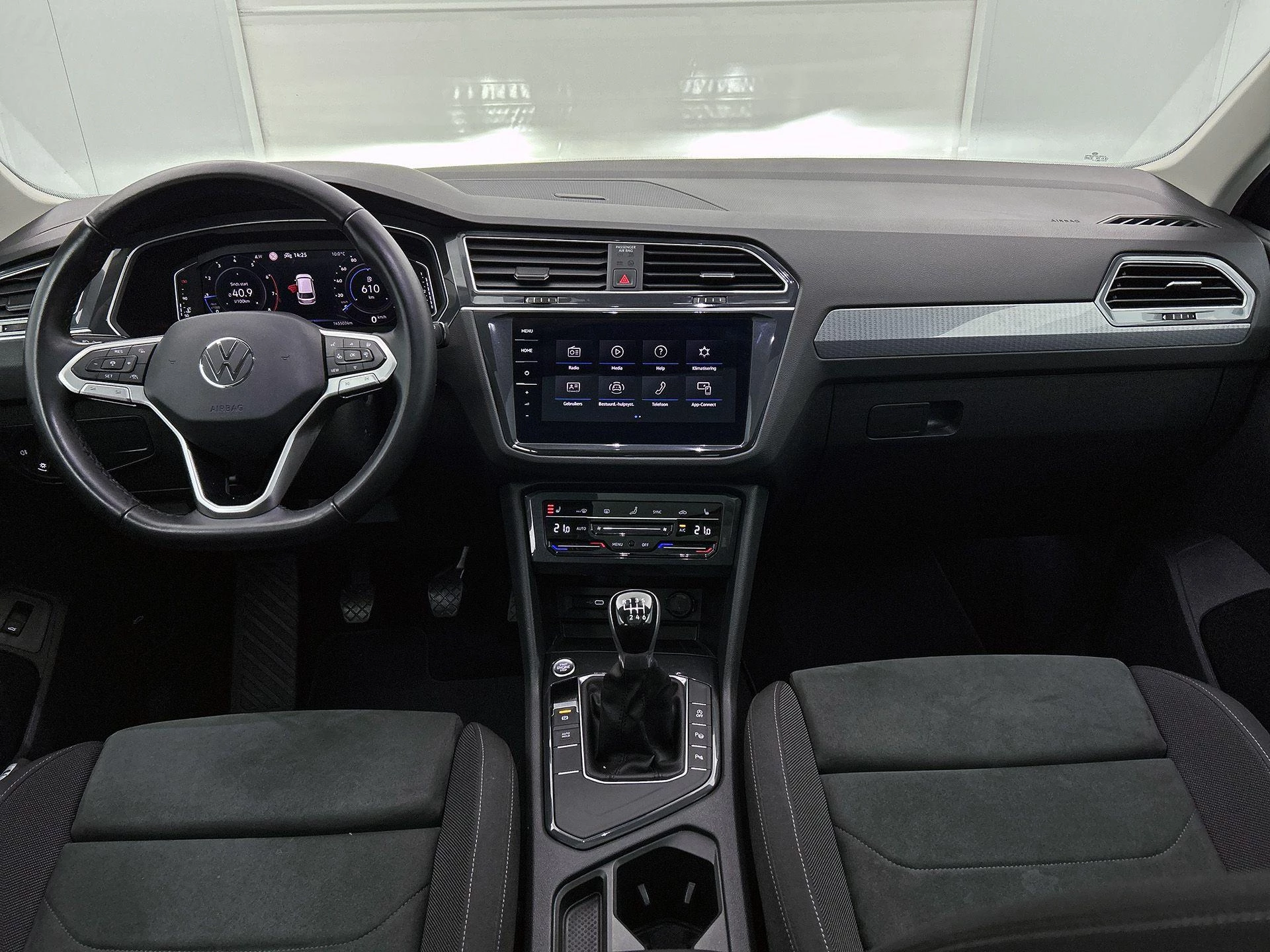Volkswagen-Tiguan-image-21