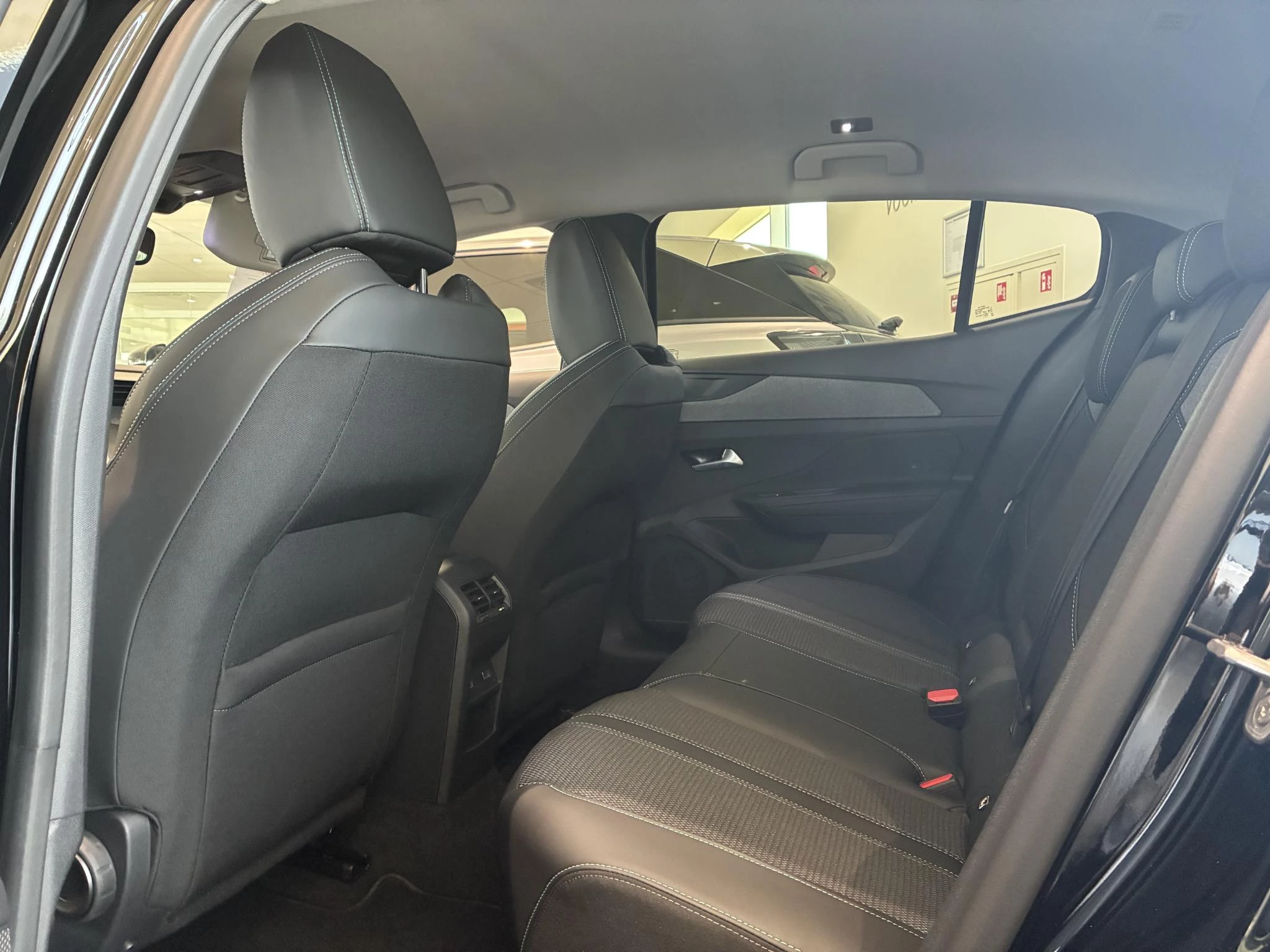 Peugeot 408 1.6 HYbrid 225 EAT8 Allure Avantage