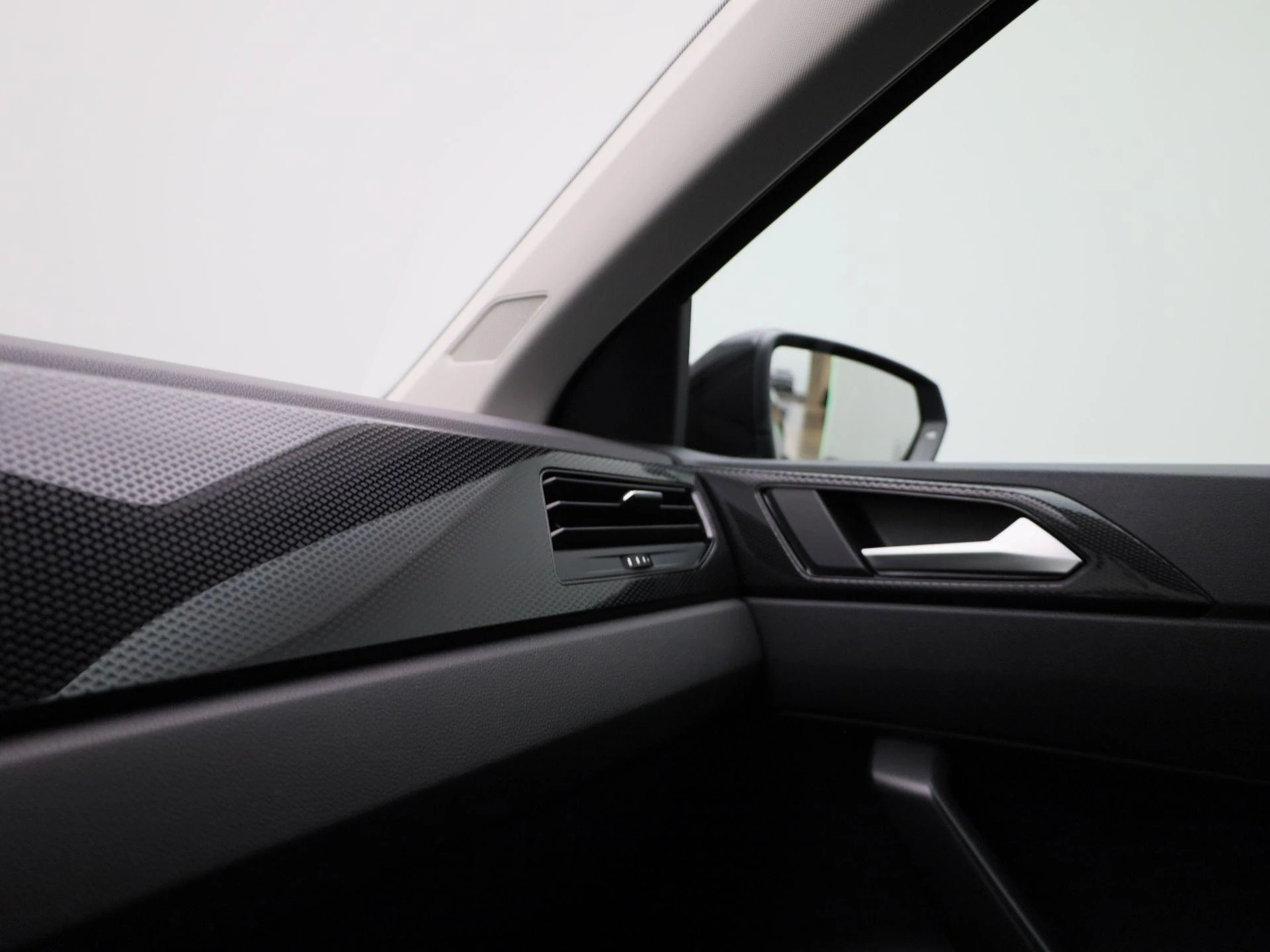 Volkswagen-Polo-image-28