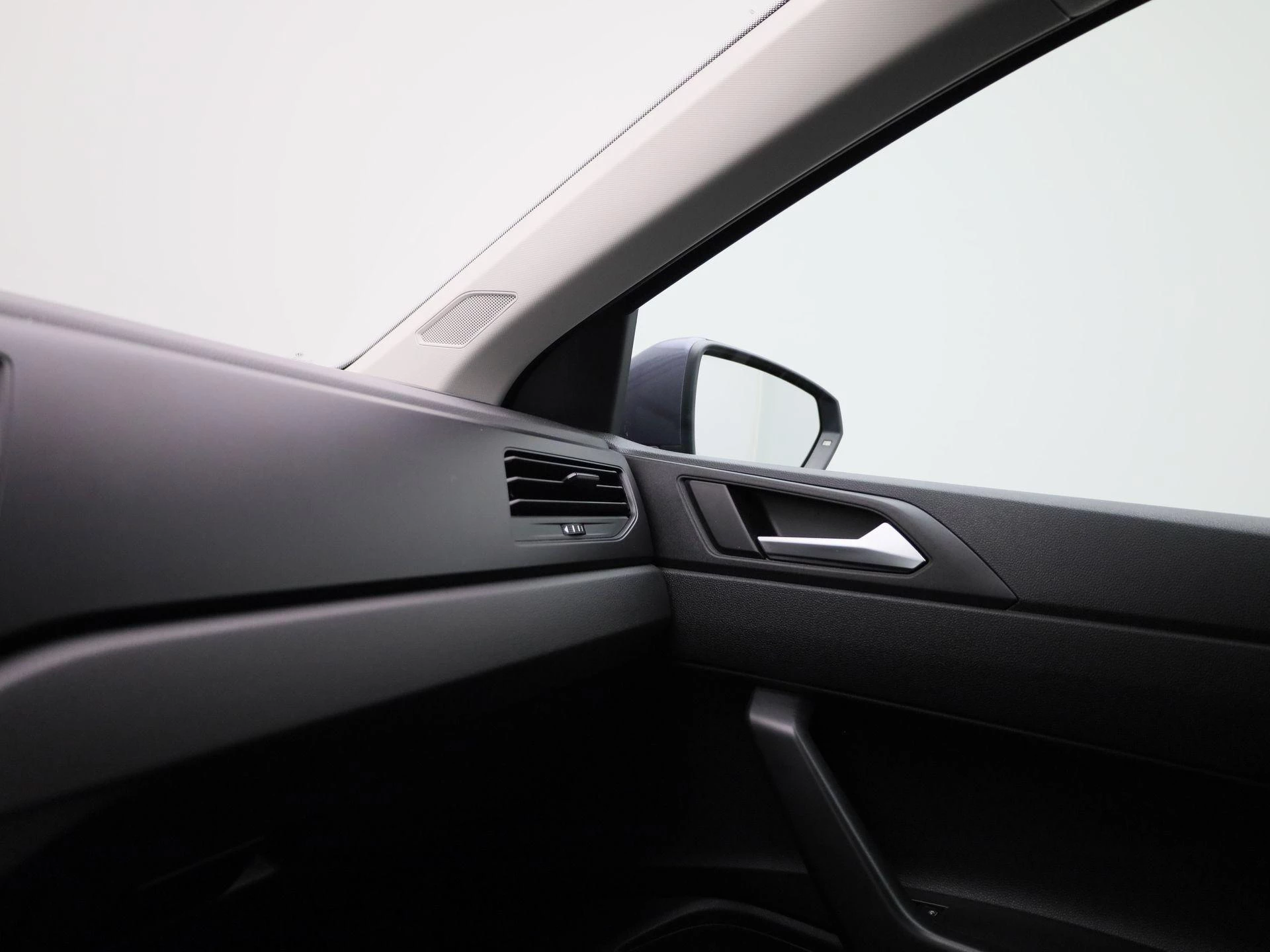 Volkswagen-Polo-image-21