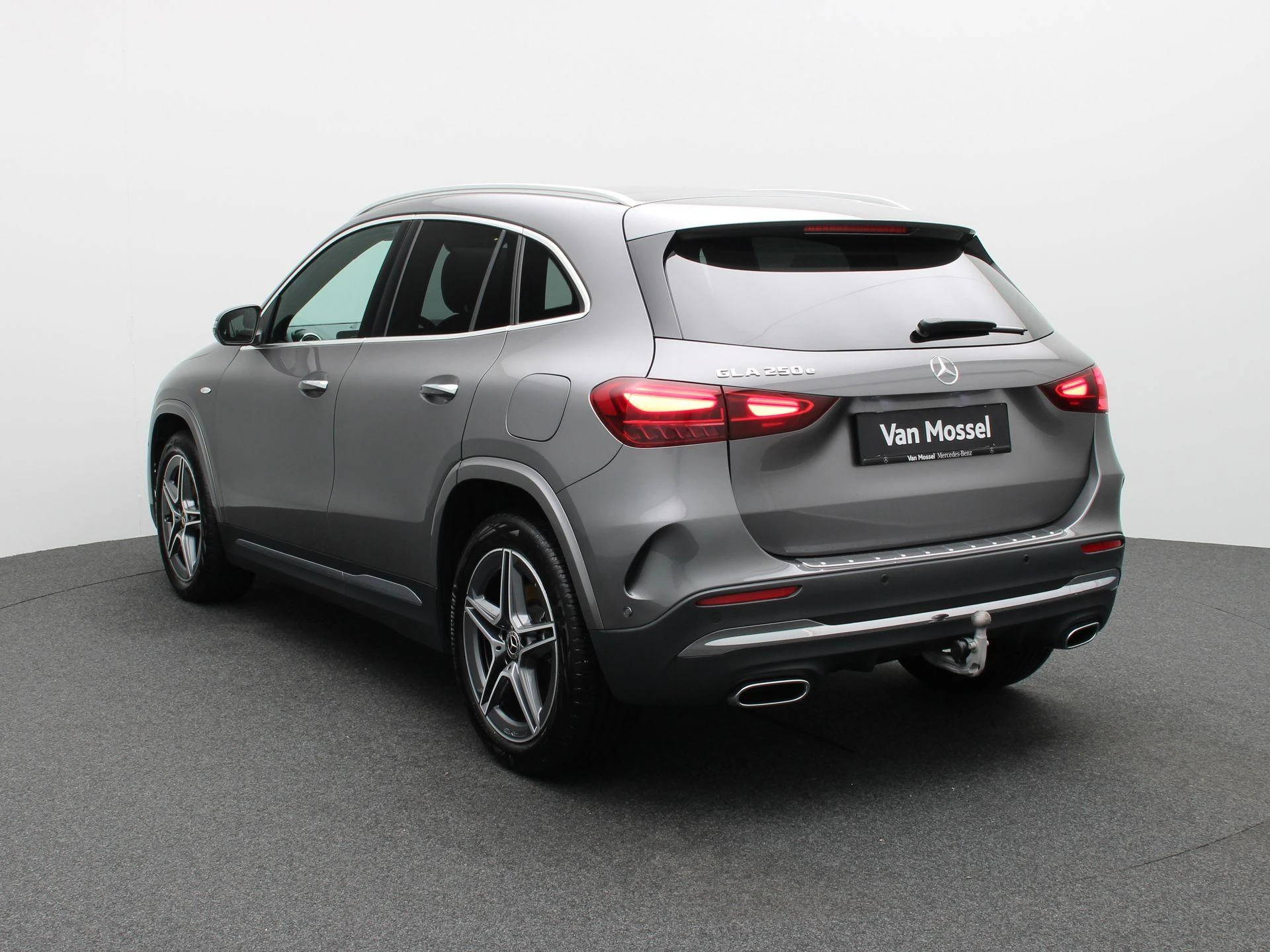 Mercedes-Benz-GLA-image-1