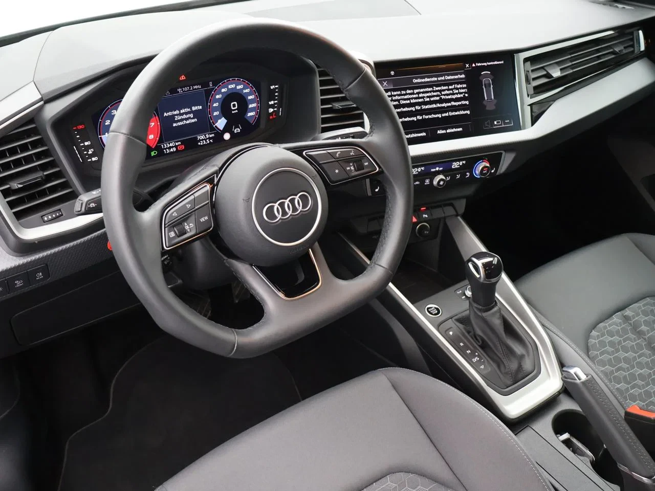 Audi A1 Sportback A1 Sportback 25TFSI S LINE 95PK *AUTOMAAT*CAMERA*VIRTUAL COCKPIT*PDC*ACC*KEYLESS GO*APP-CONNECT*ZETELVERWARMING*...*