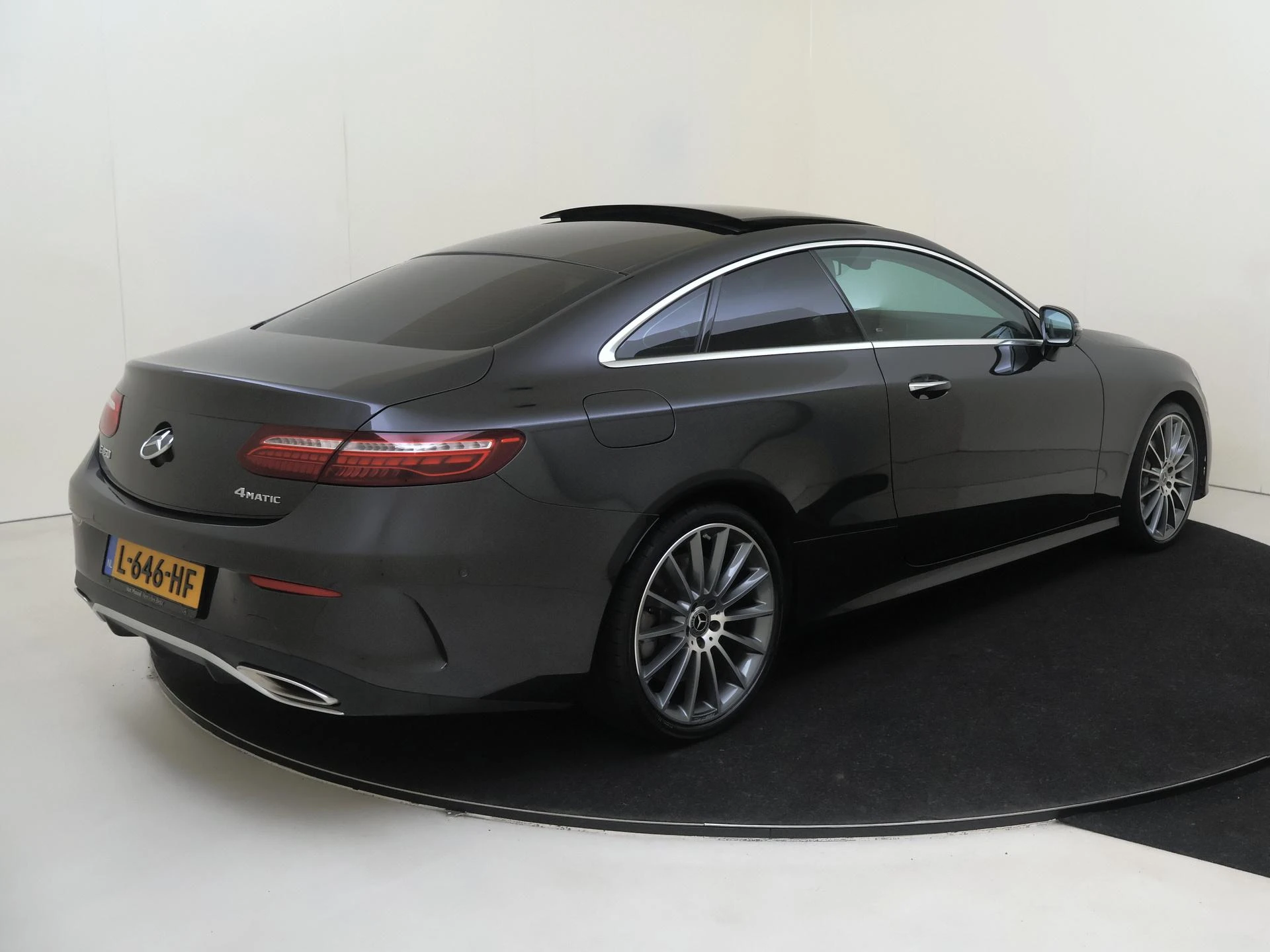 Mercedes-Benz-E-Klasse-image-3
