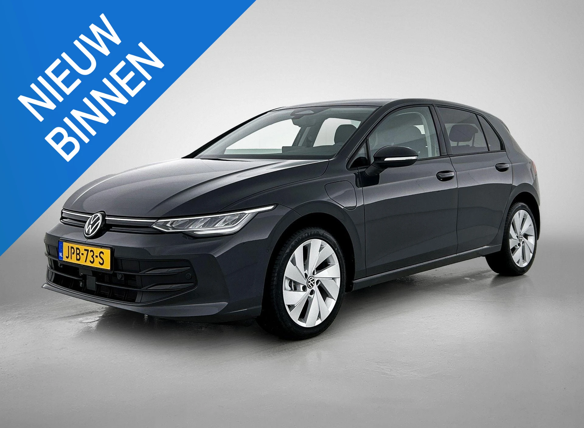 Volkswagen Golf - 1