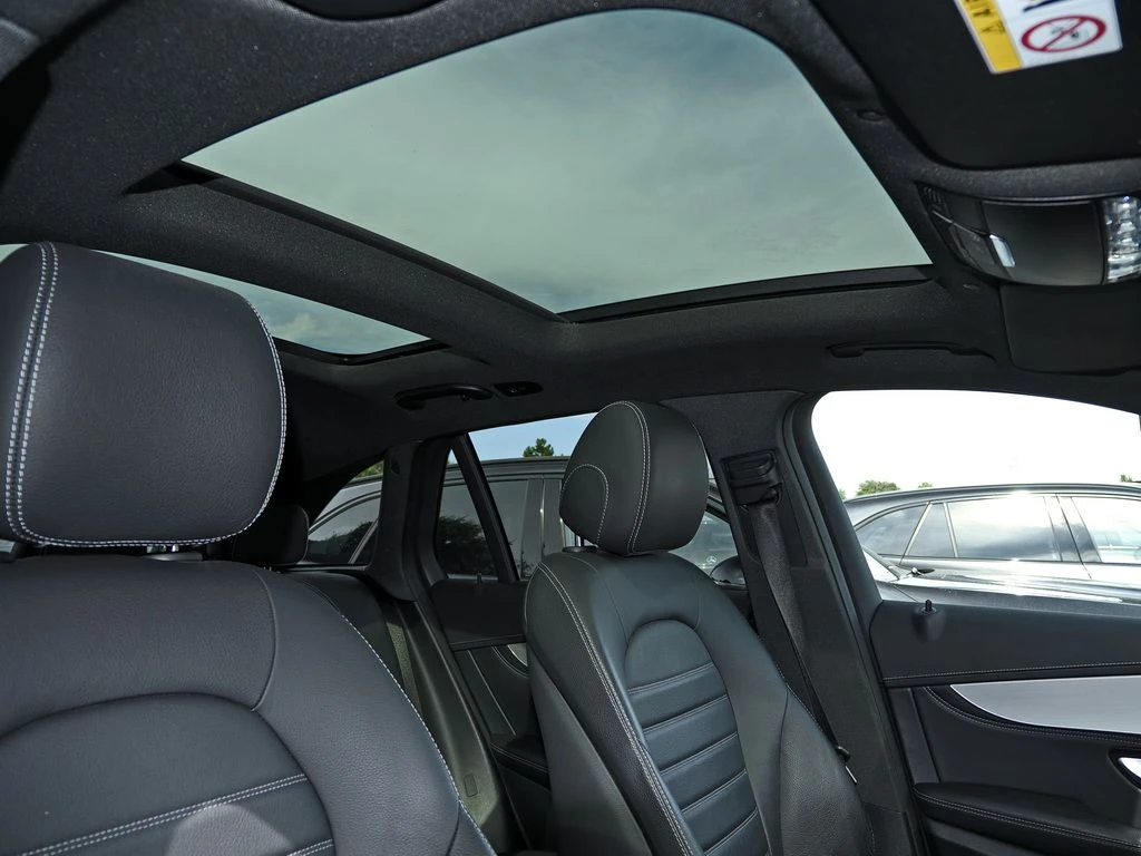 Mercedes-Benz-GLC 400 d-image-14