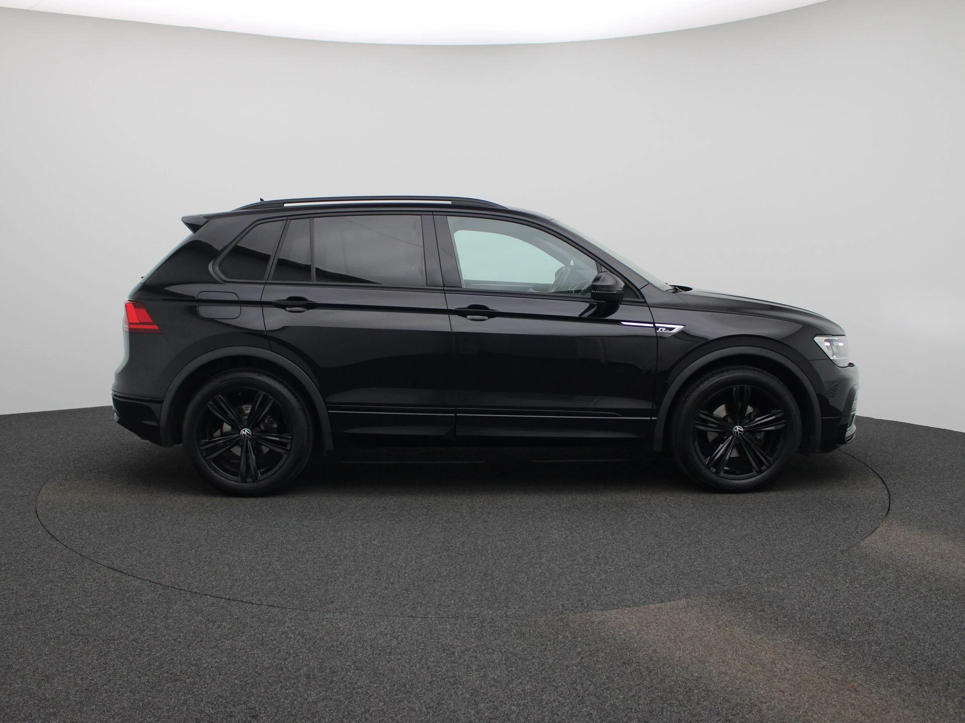 Volkswagen-Tiguan-image-5