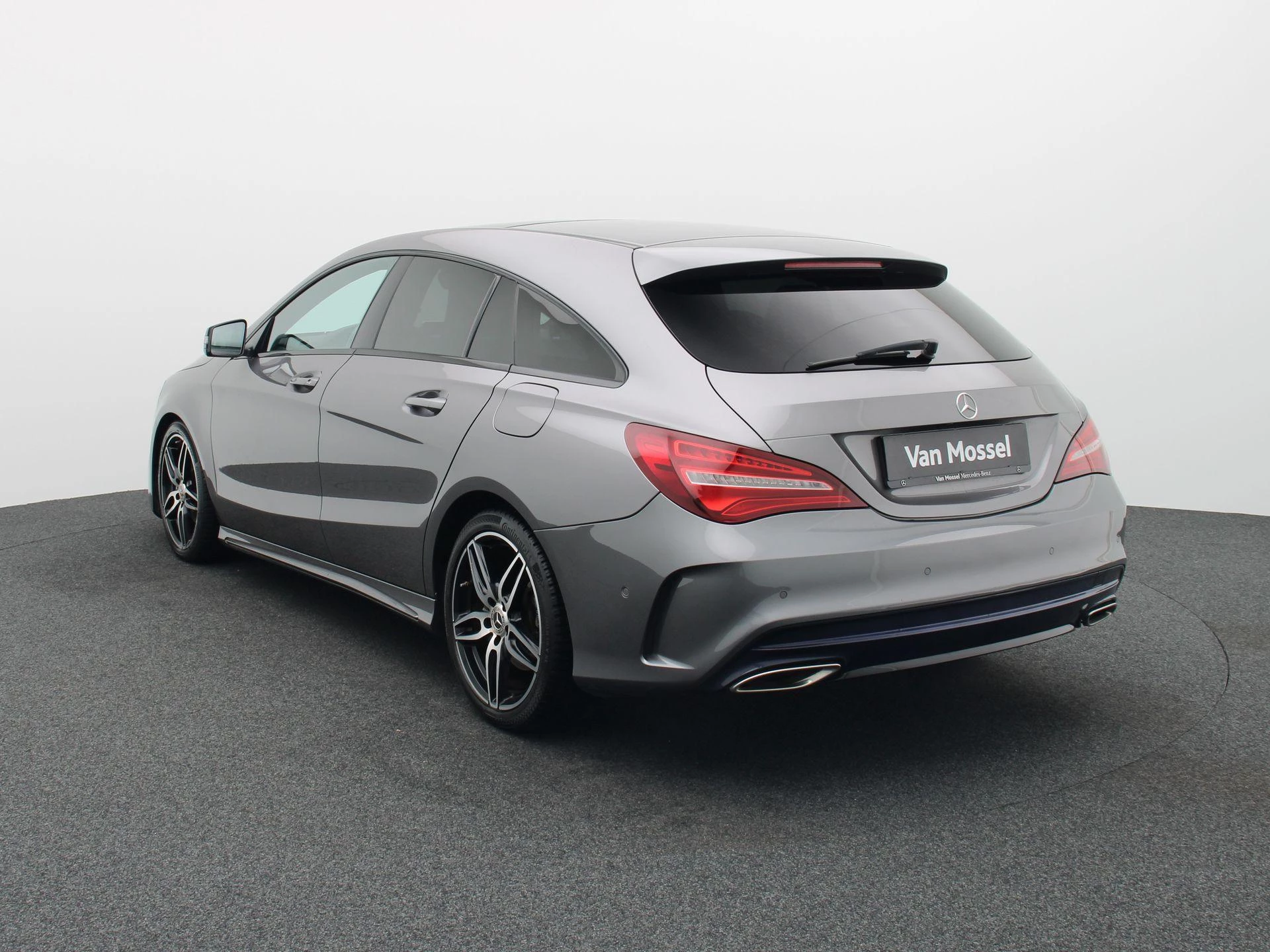 Mercedes-Benz CLA 180 AMG LINE Shooting Brake + PANORAMISCH DAK + CAMERA + NIGHTPAKKET +
