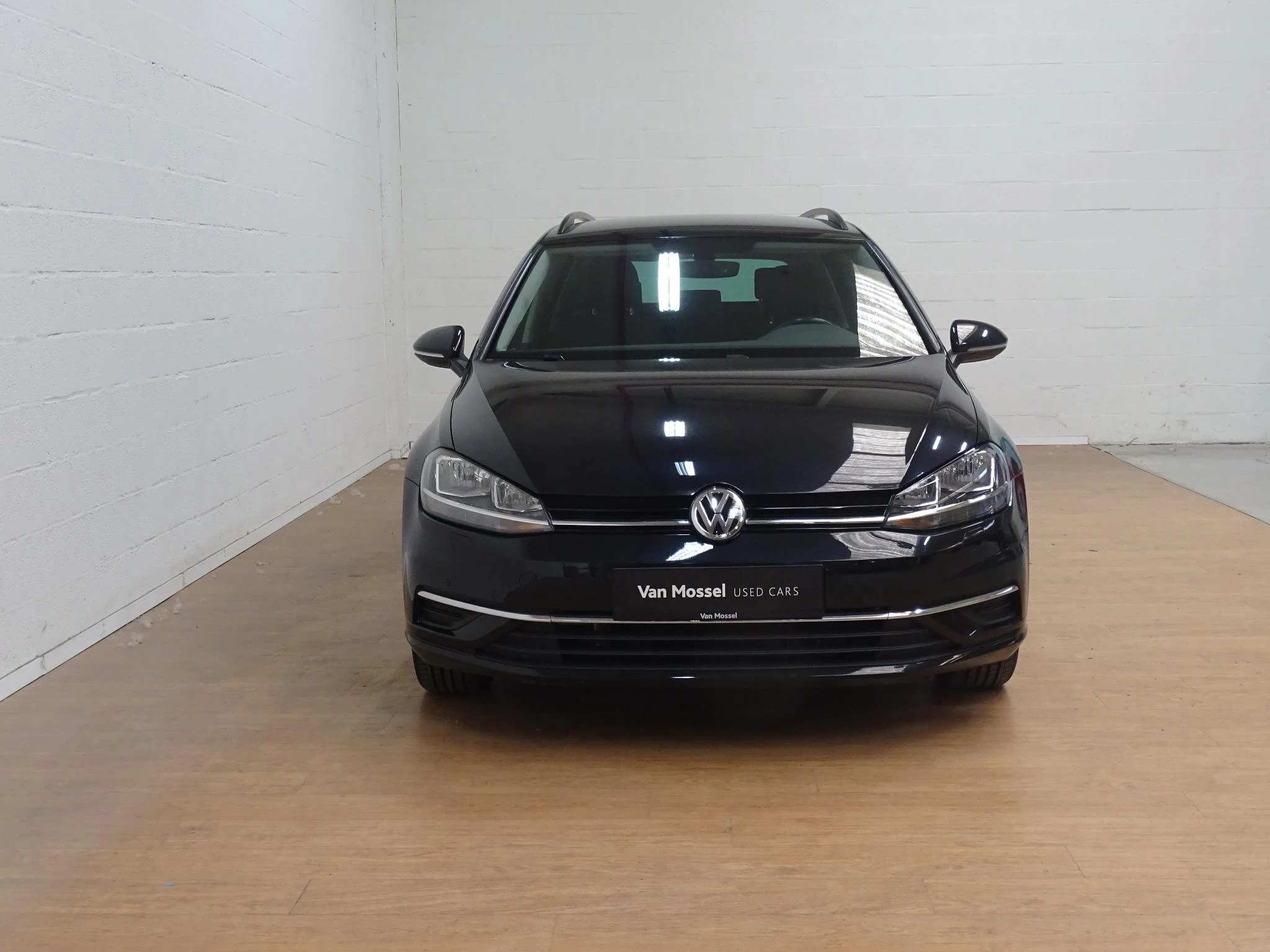 Volkswagen-Golf-image-8