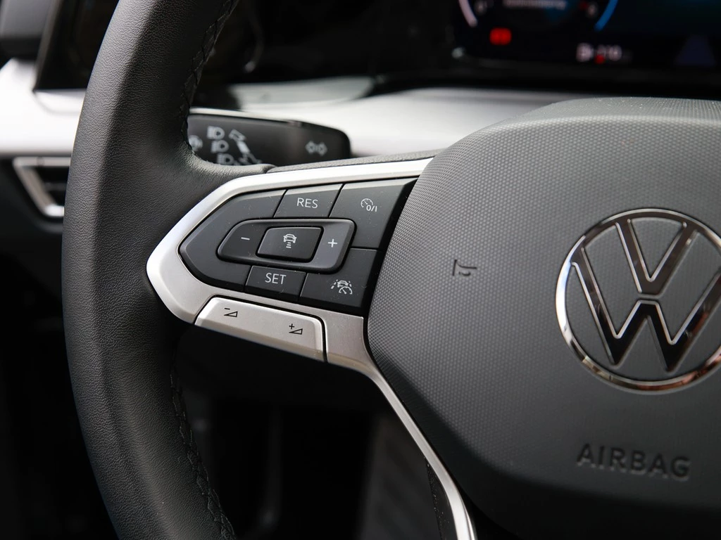 Volkswagen Golf VIII 1.5 TSI Life Navi/LED/SHZ