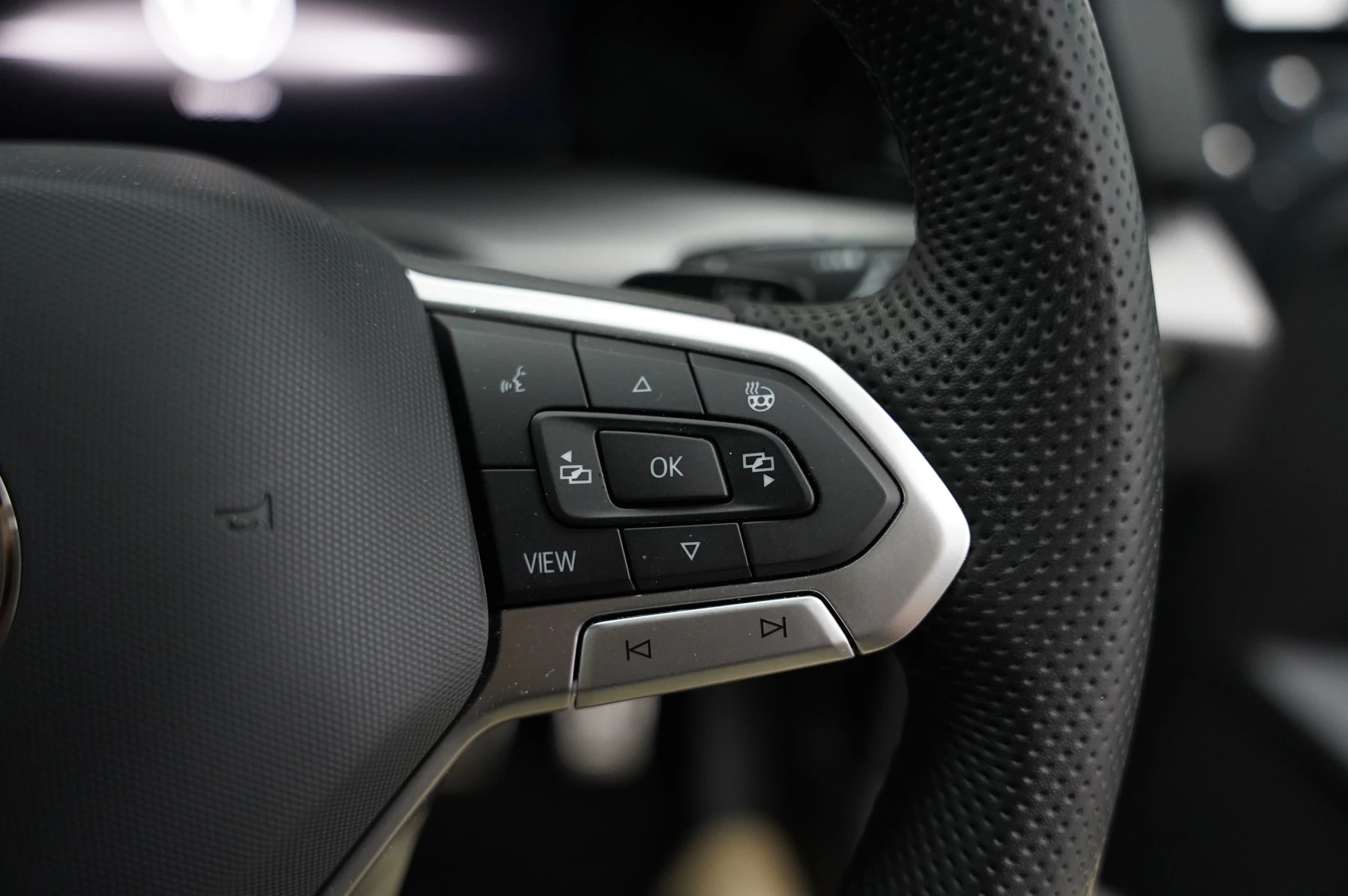 Volkswagen-Golf-image-18