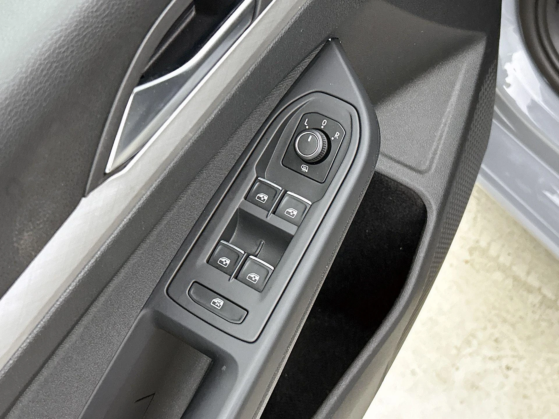 Volkswagen-Golf-image-27