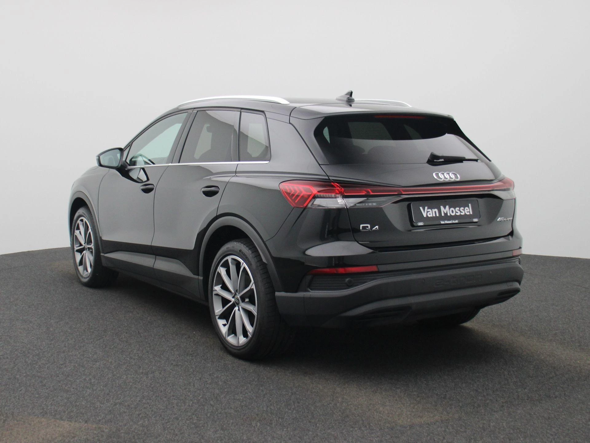 Audi-Q4 e-tron-image-2