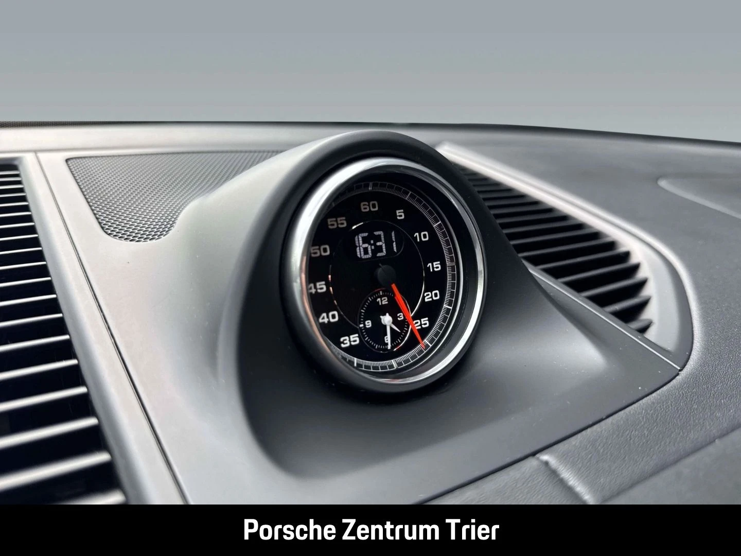 Porsche-Macan-image-20