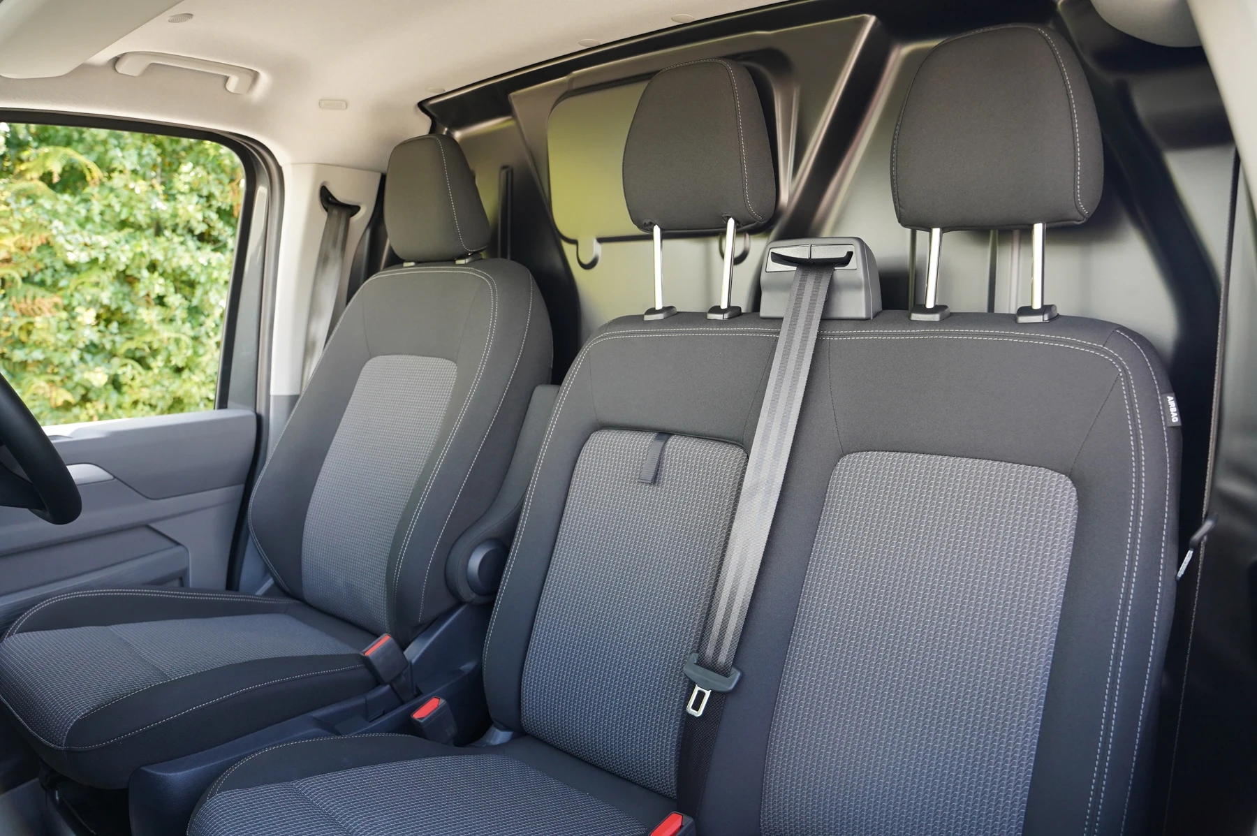 Volkswagen-Transporter-image-24