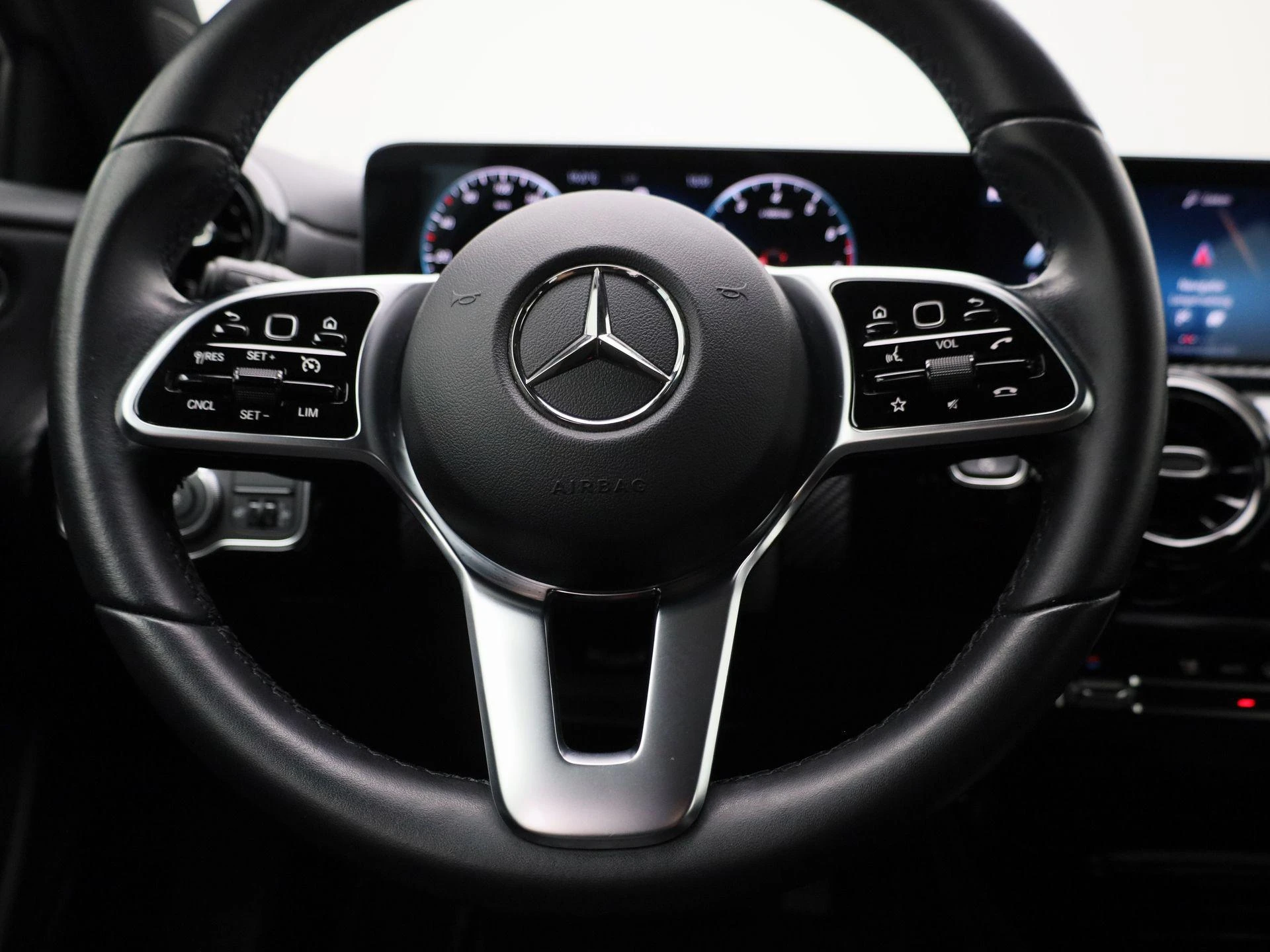Mercedes-Benz-A-Klasse-image-6