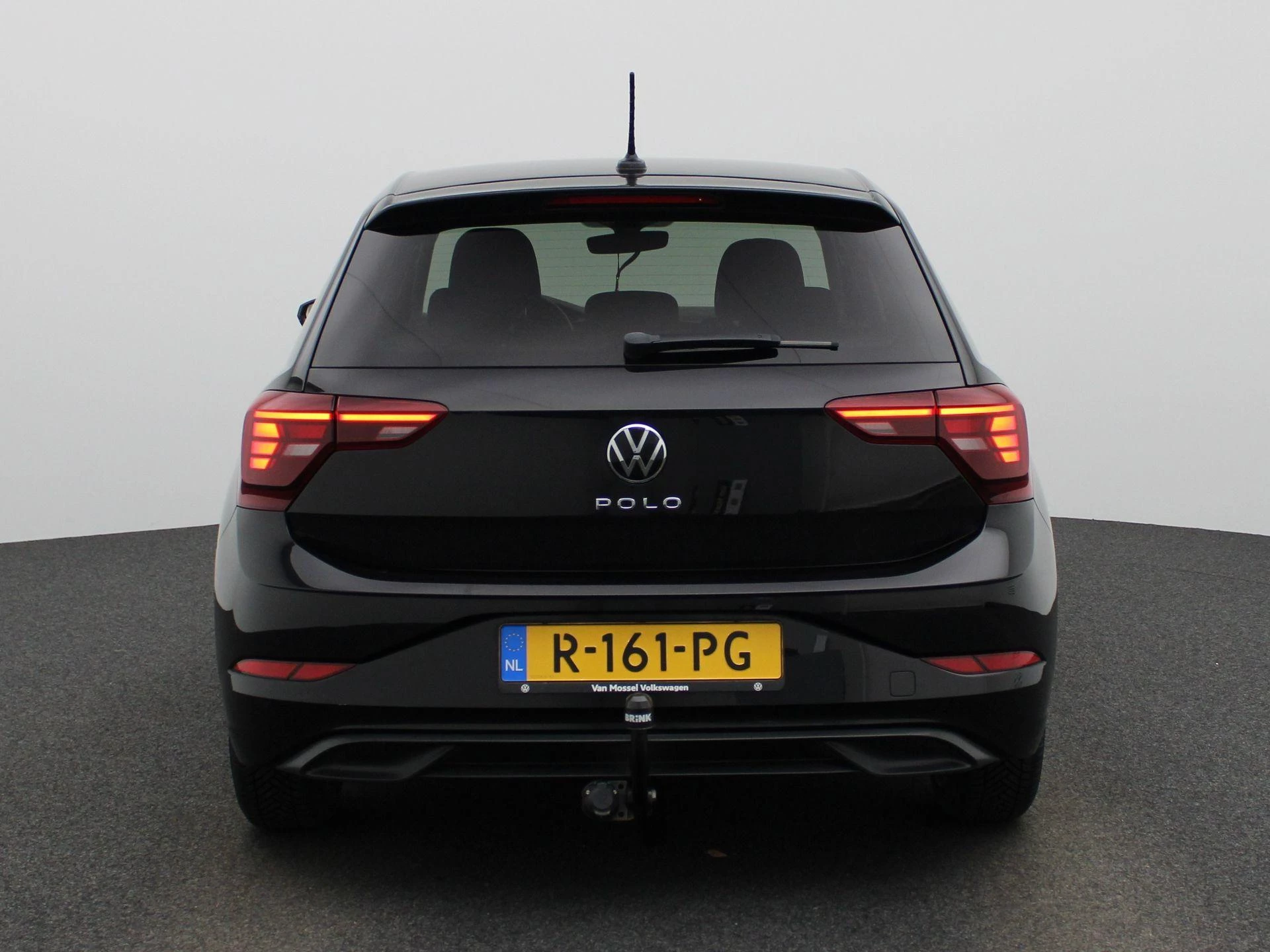 Volkswagen-Polo-image-4