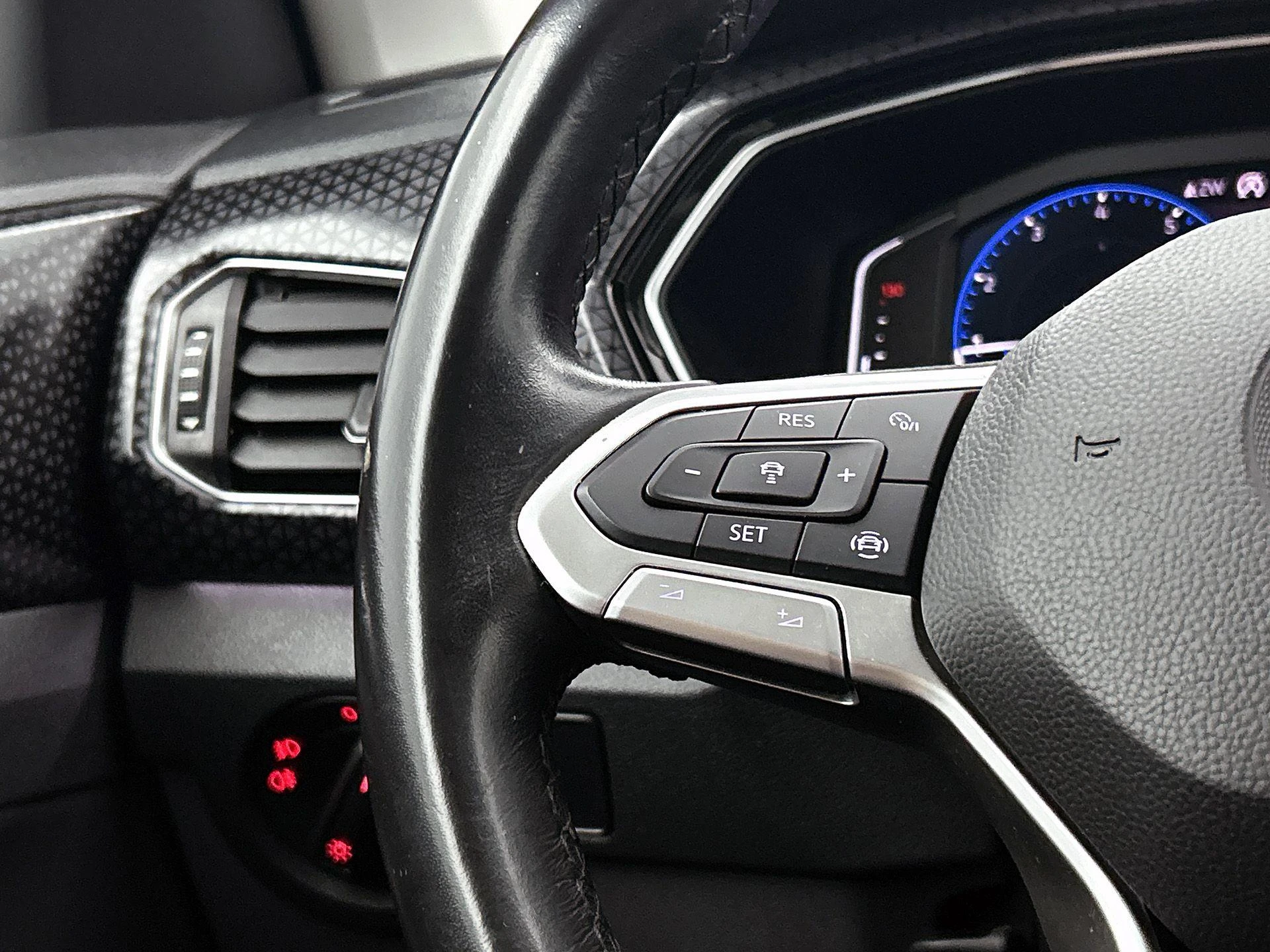 Volkswagen-T-Cross-image-5