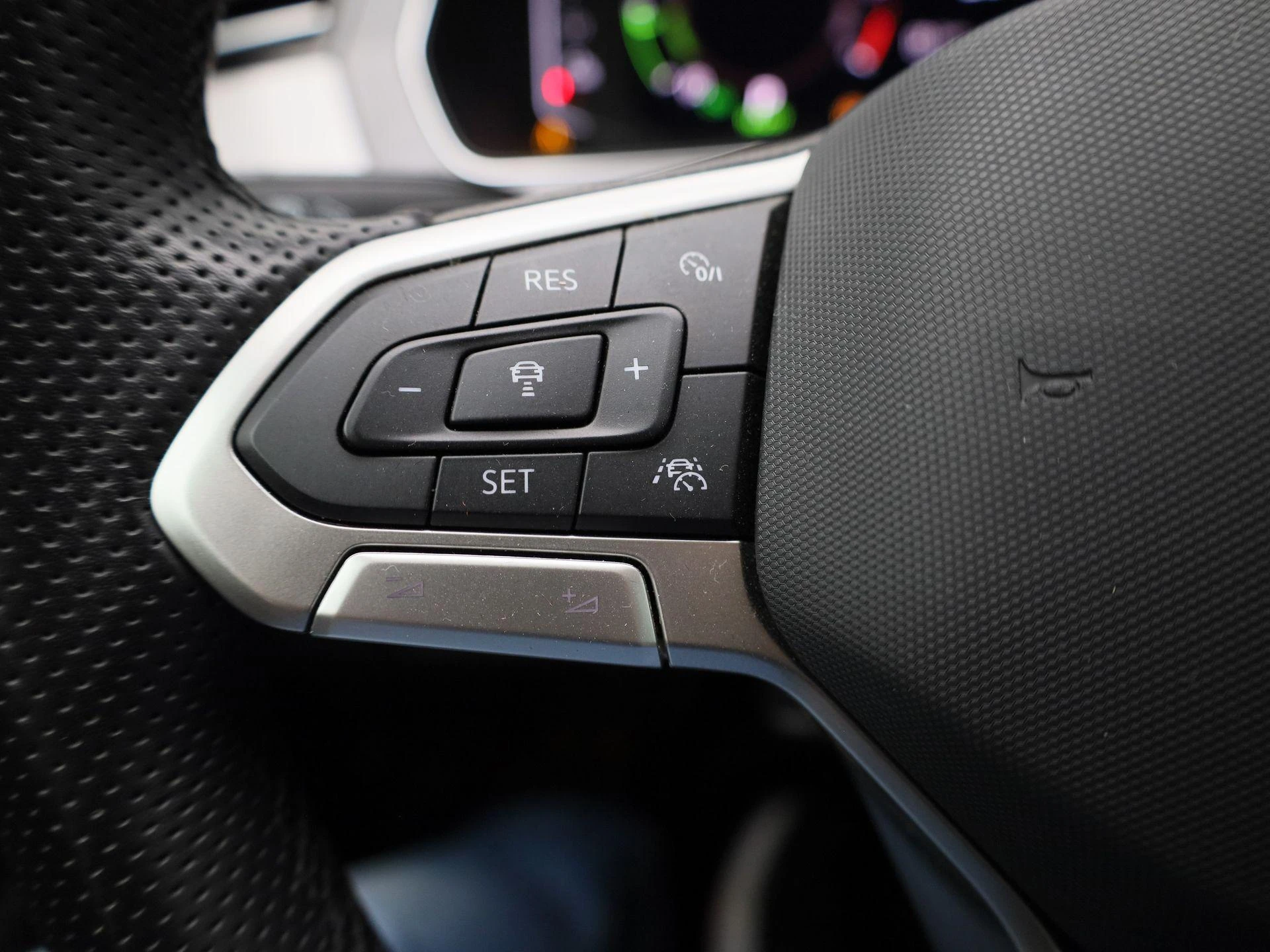 Volkswagen-Passat-image-22