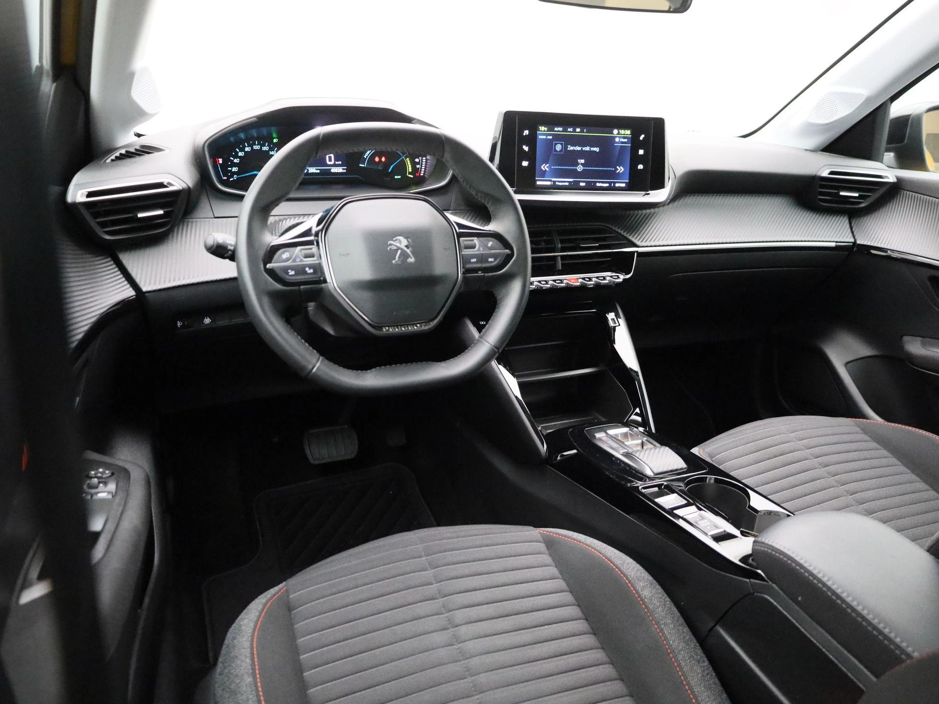 Peugeot-e-208-image-6