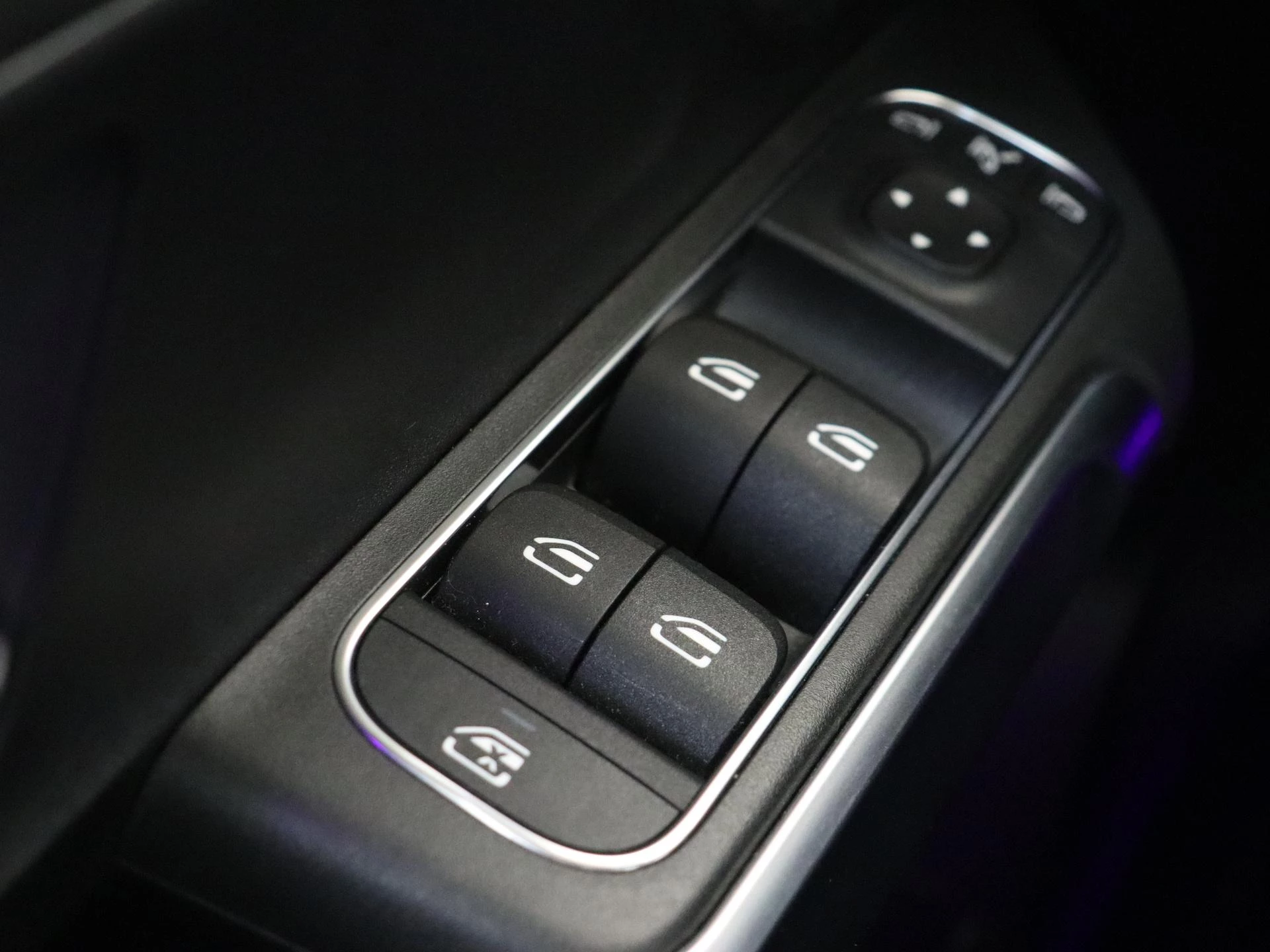 Mercedes-Benz-GLB-image-31