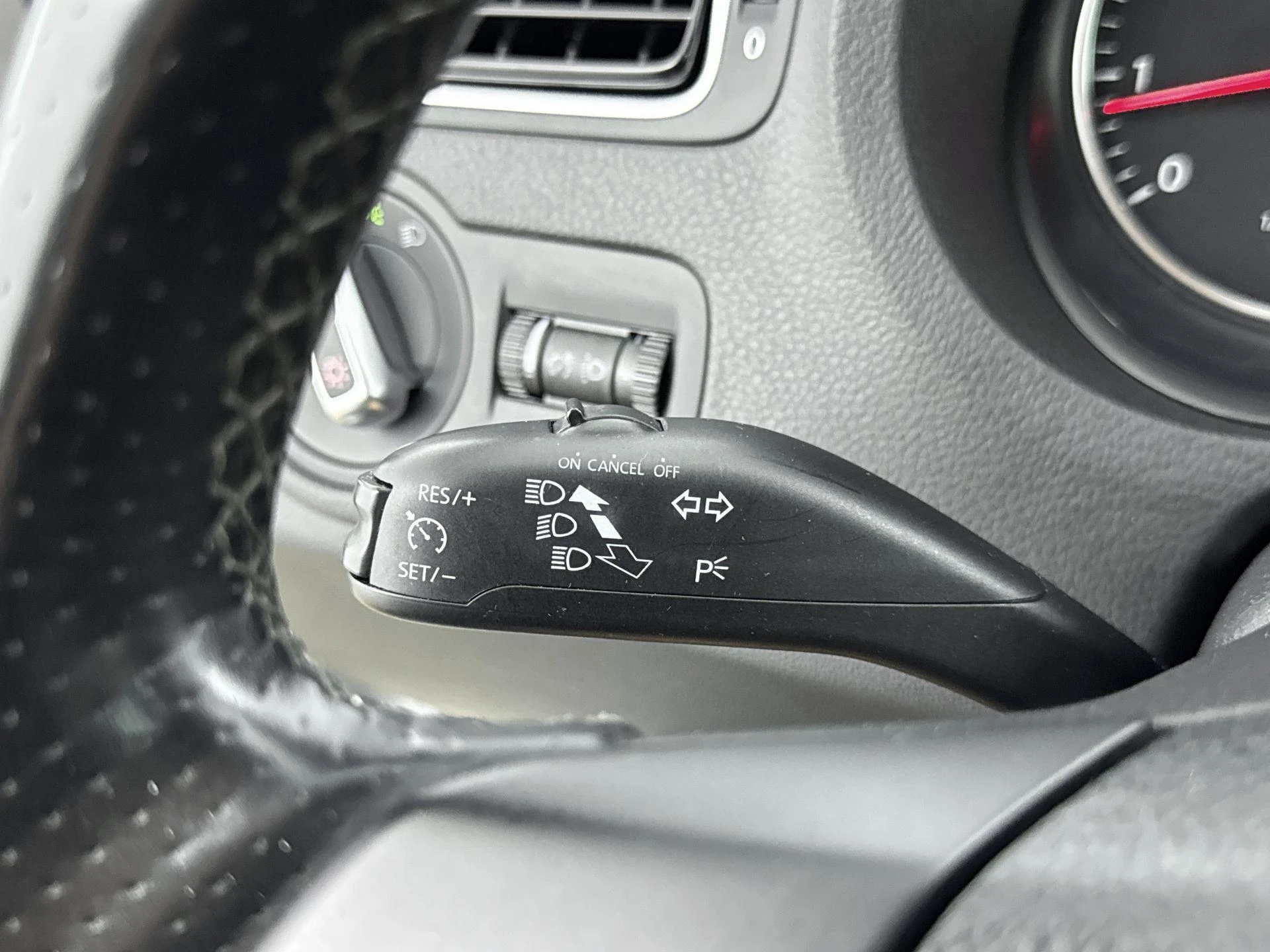 Volkswagen-Polo-image-5