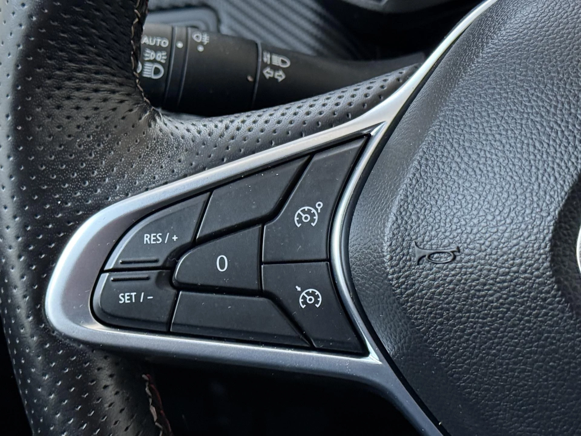 Renault-Clio-image-12