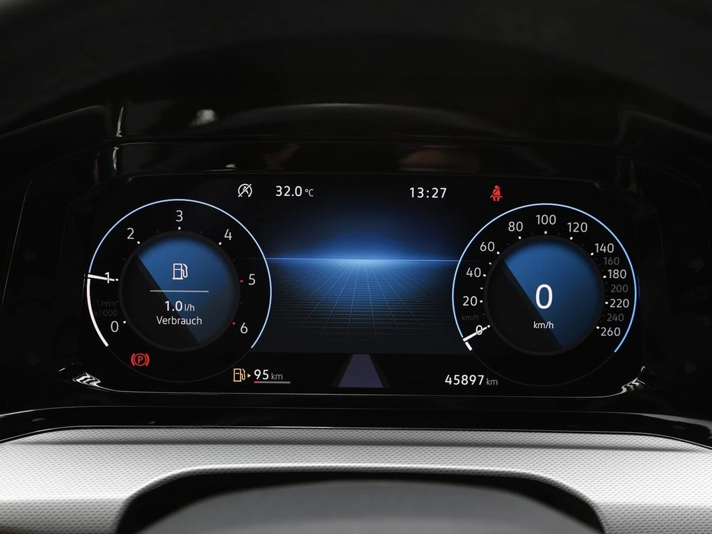 Volkswagen-Golf-image-12