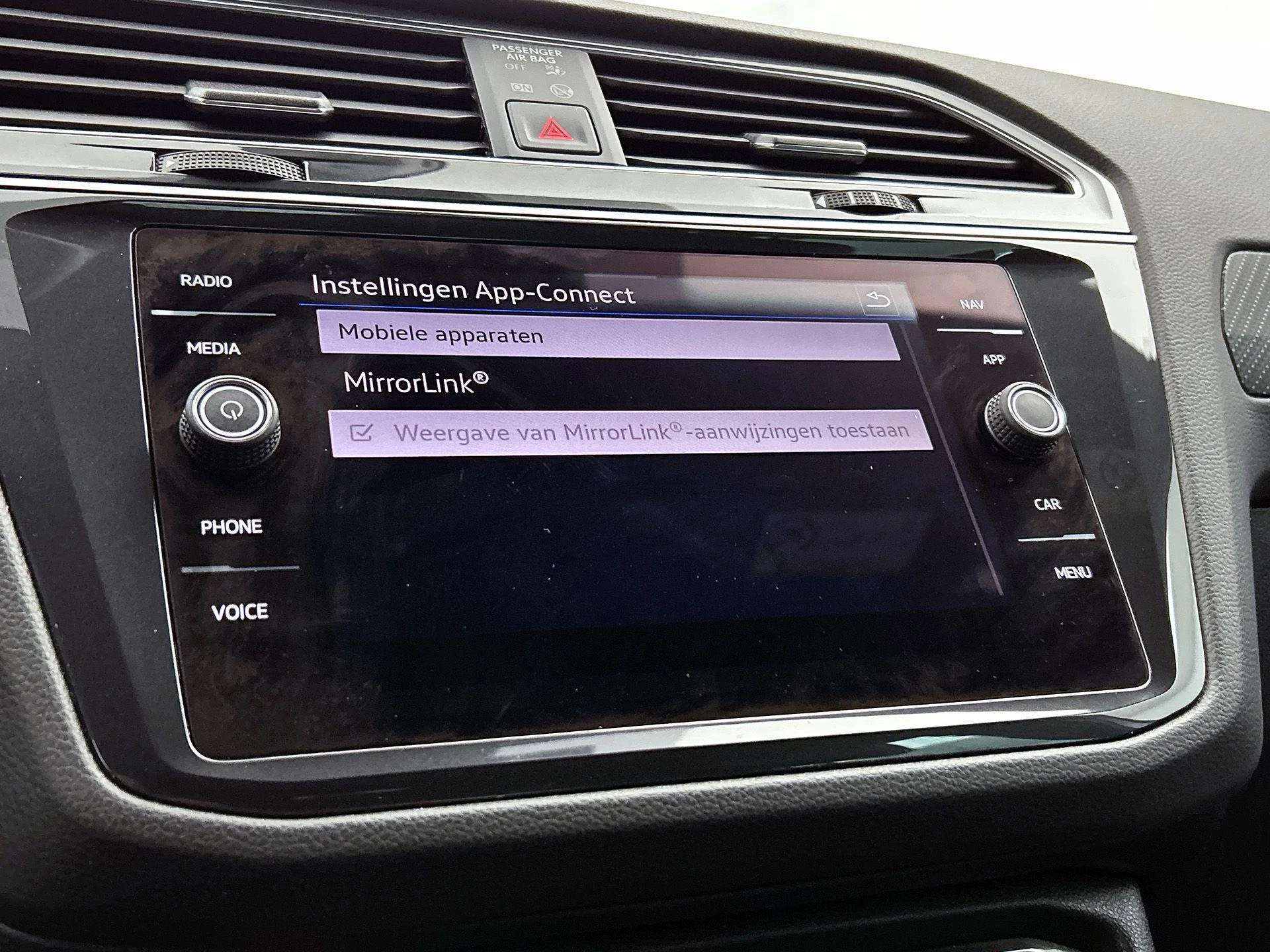 Volkswagen-Tiguan-image-12