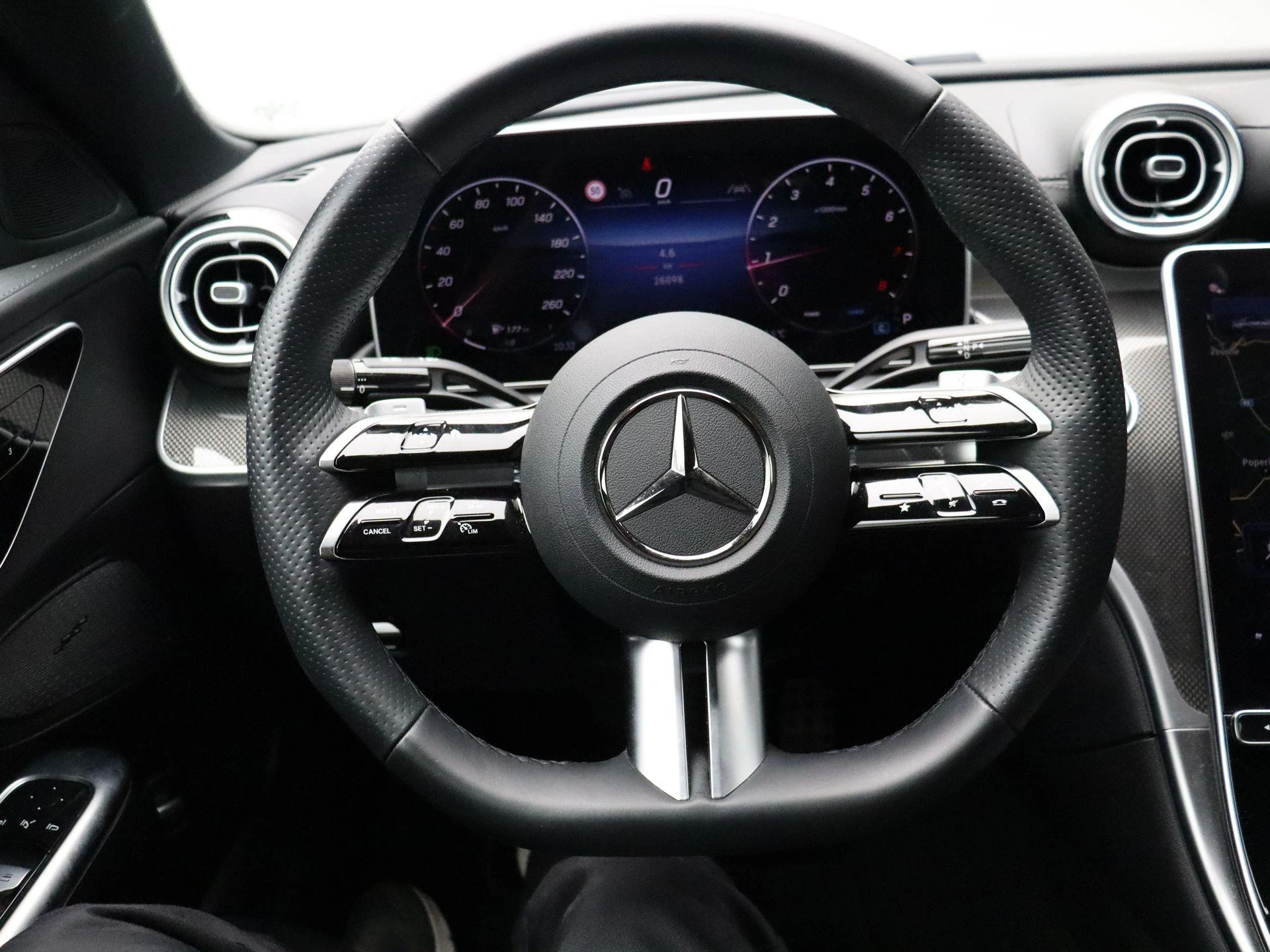 Mercedes-Benz-C-Klasse-image-14