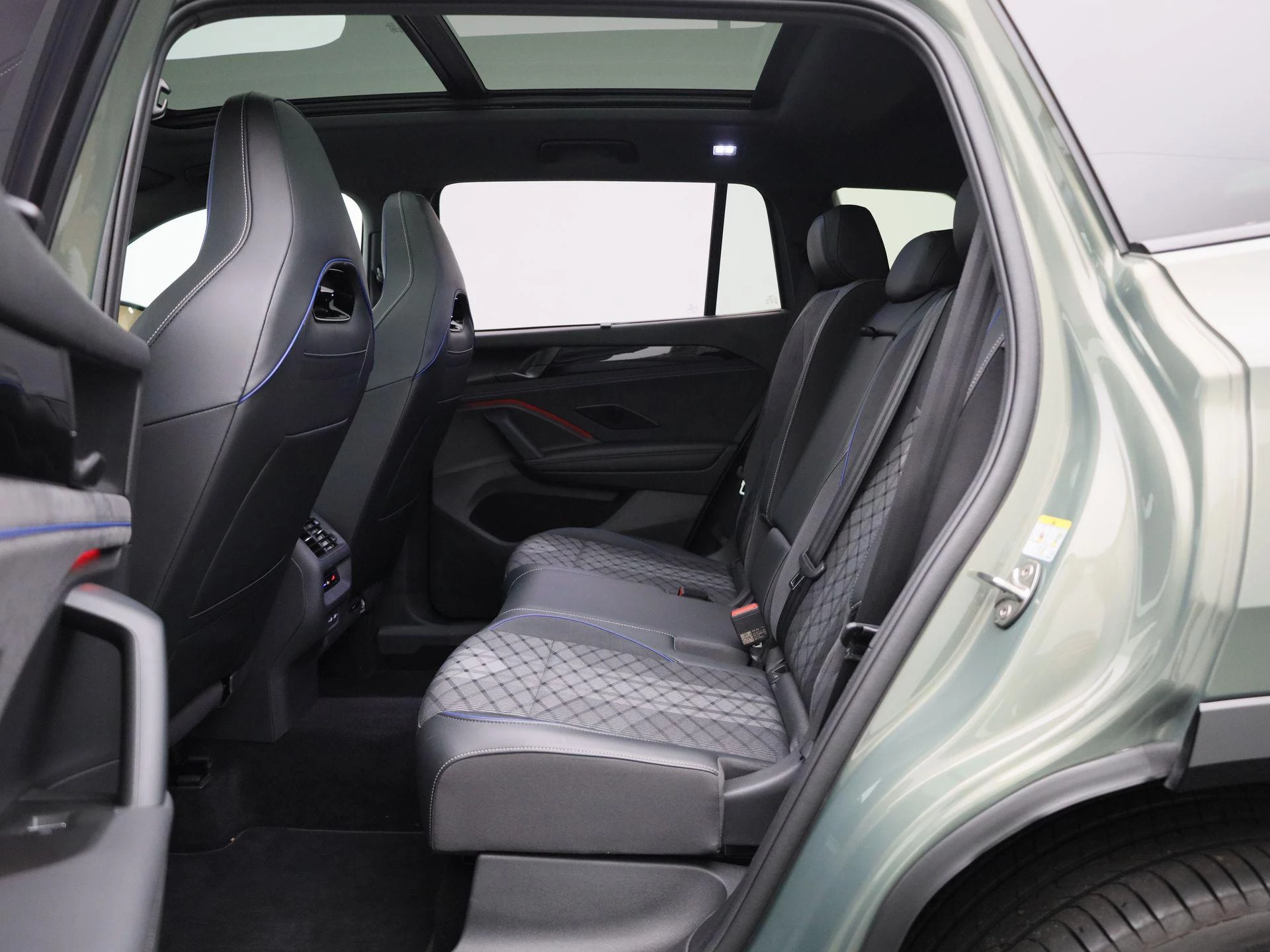 Volkswagen Tayron 1.5 eHybrid R-Line Edition 204 PK|