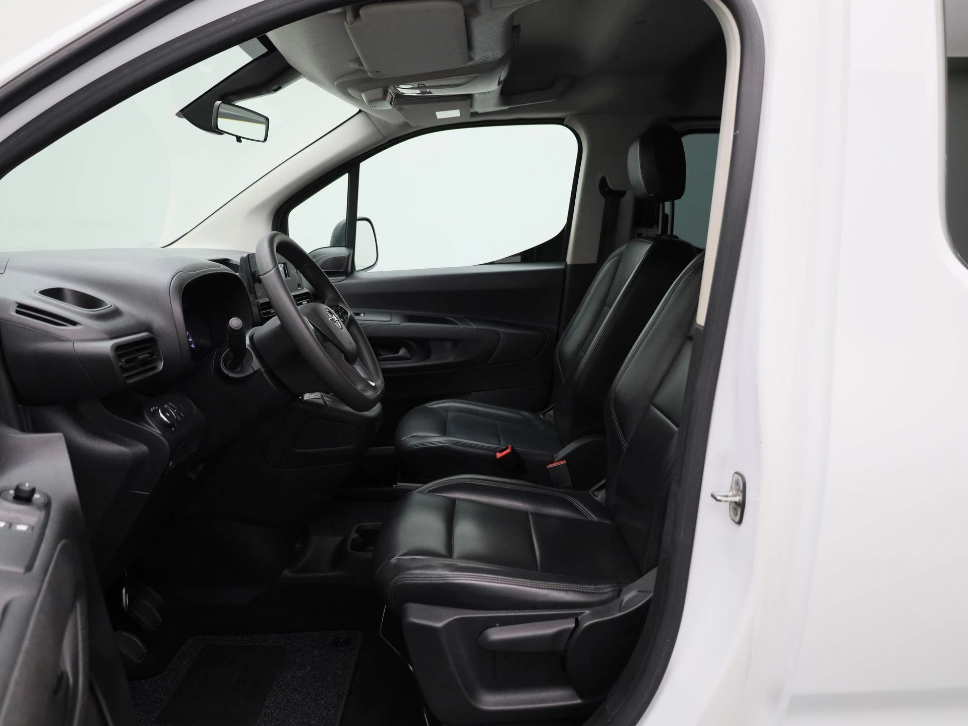 Opel-Combo Life-image-7