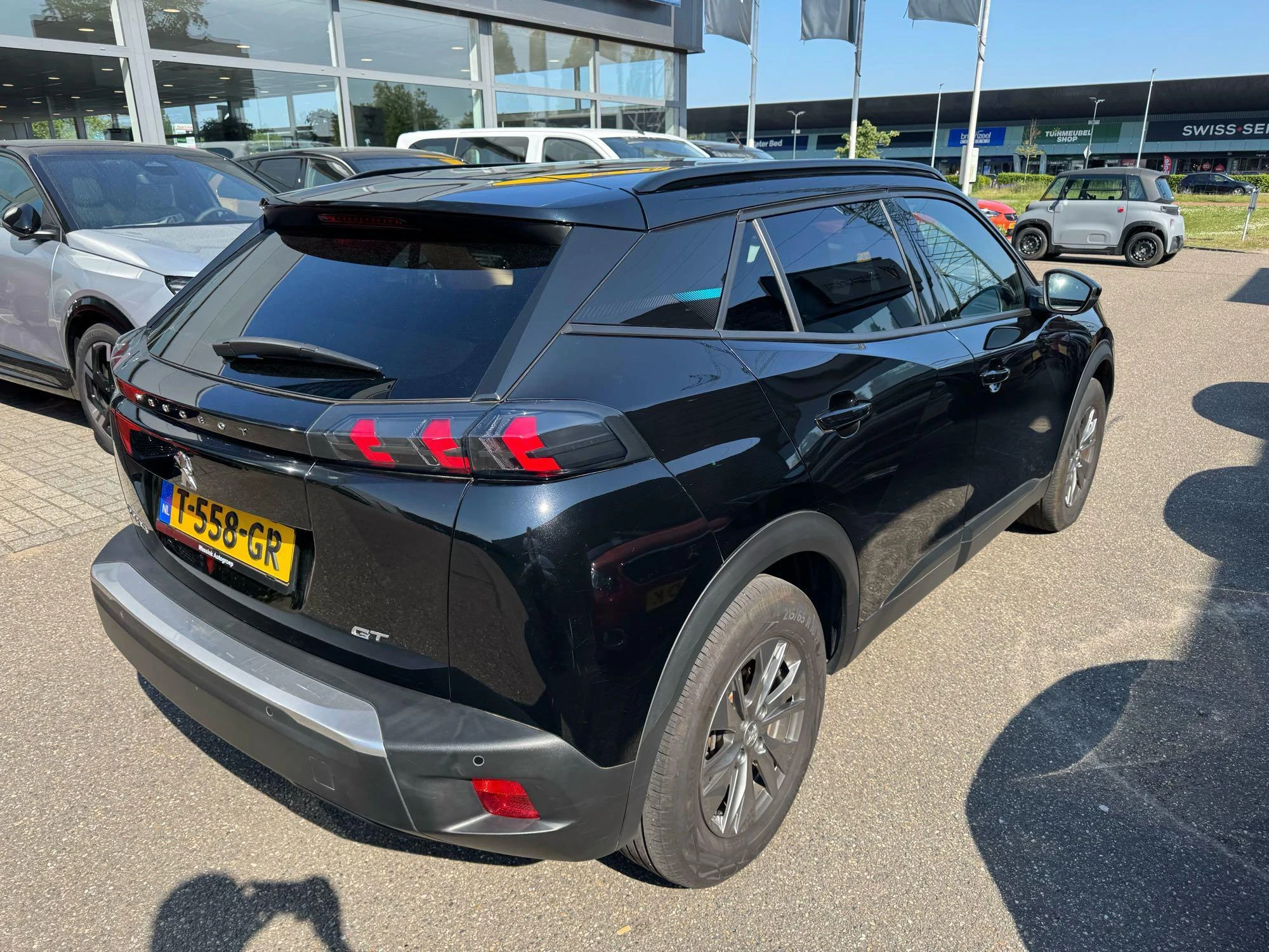 Peugeot-e-2008-image-8