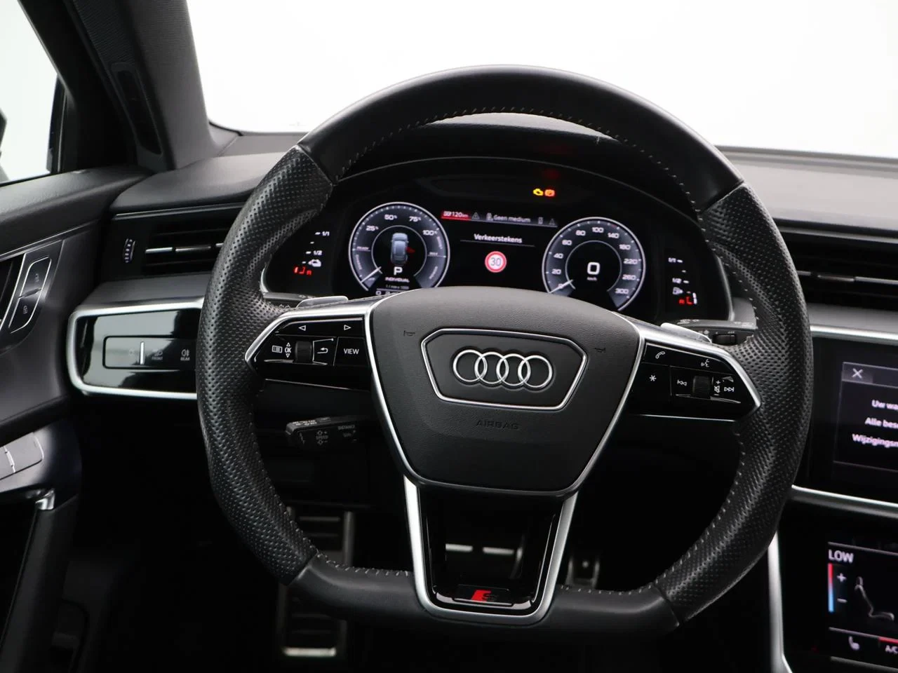 Audi A6 Avant PHEV Audi A6 Avant Competition 55 TFSI e quattro 270(367) kW(pk) S tronic