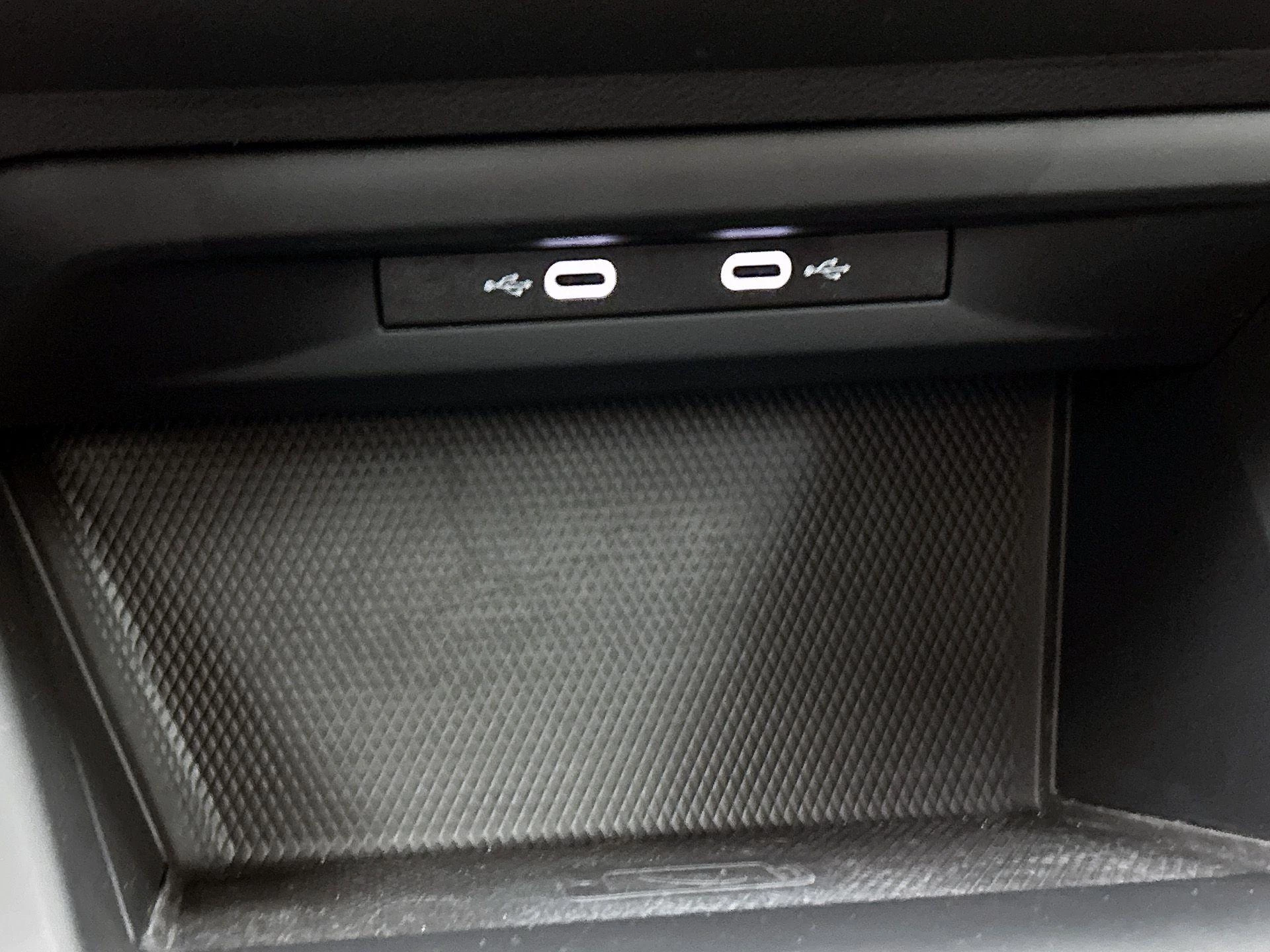 Volkswagen-Golf-image-31