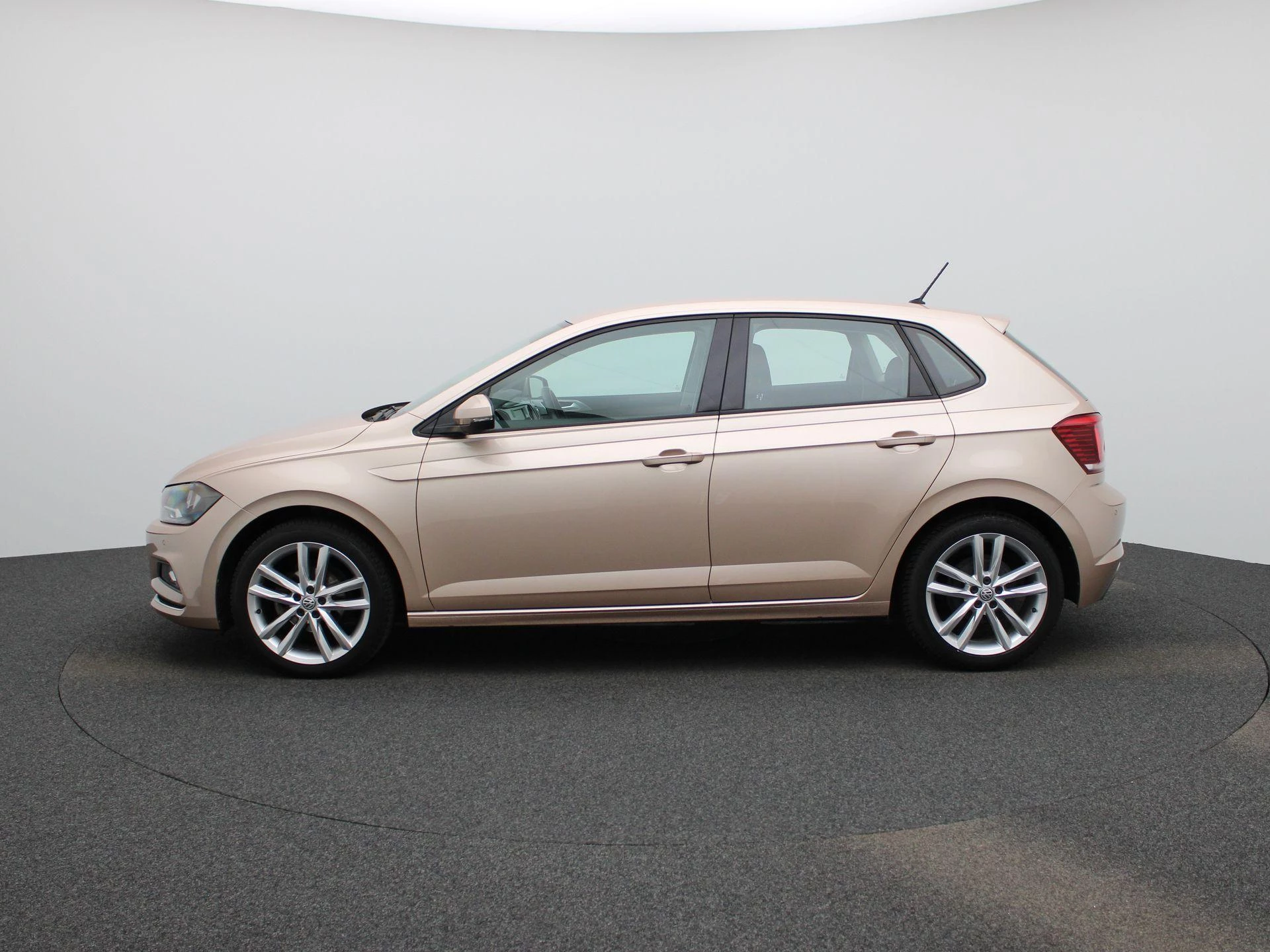 Volkswagen-Polo-image-3