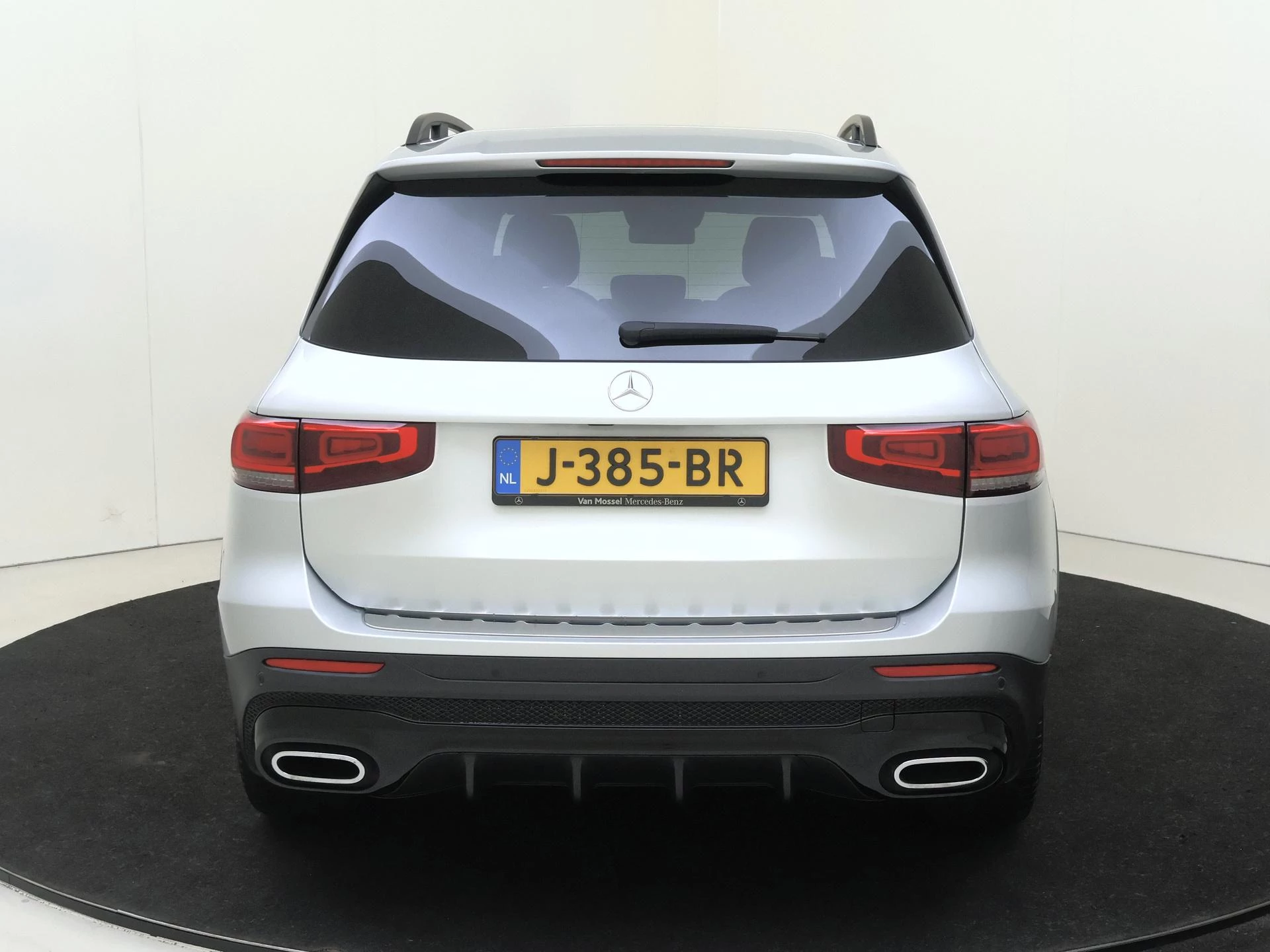 Mercedes-Benz-GLB-image-6