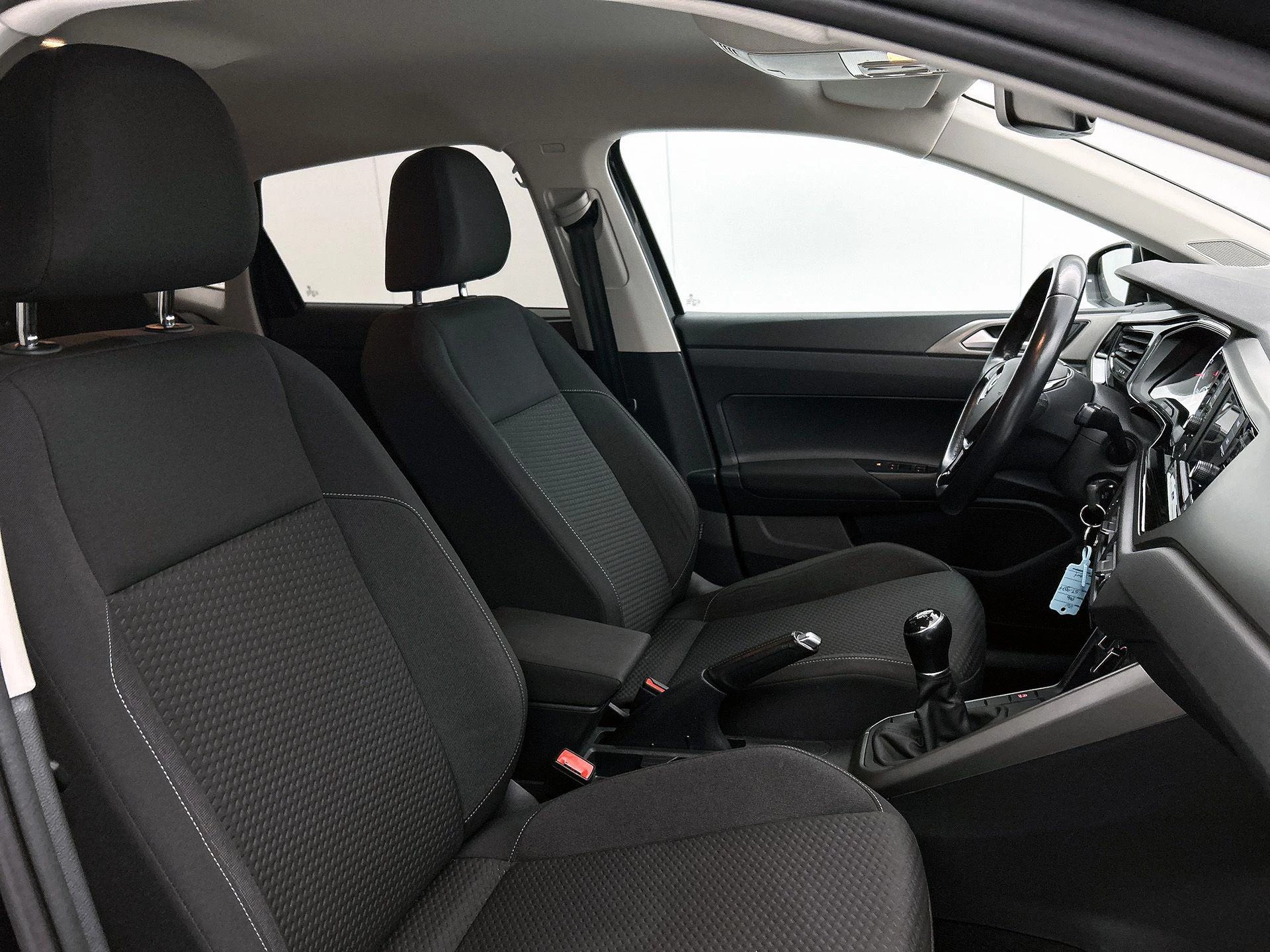 Volkswagen-Polo-image-31