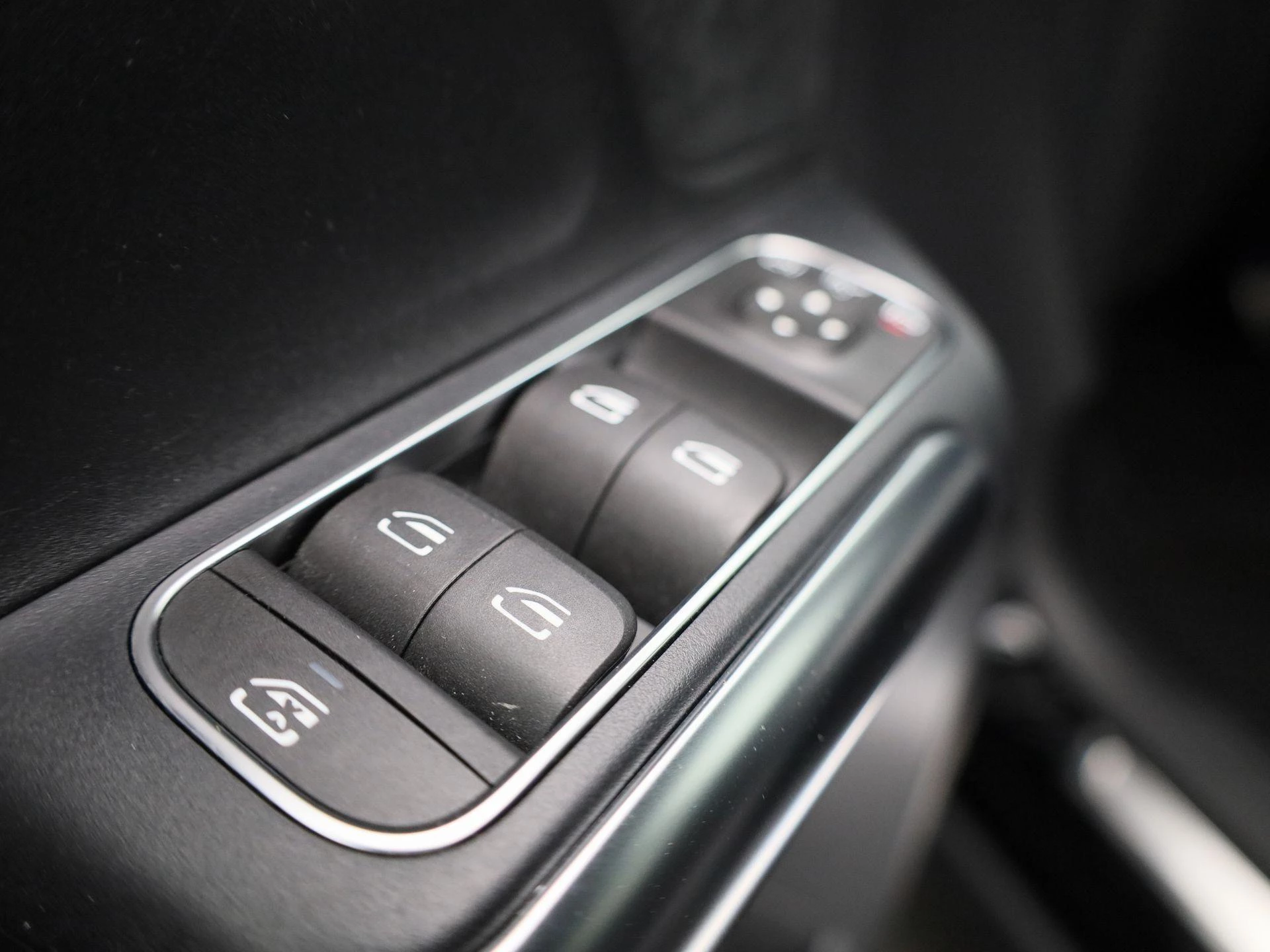Mercedes-Benz-EQA-image-35