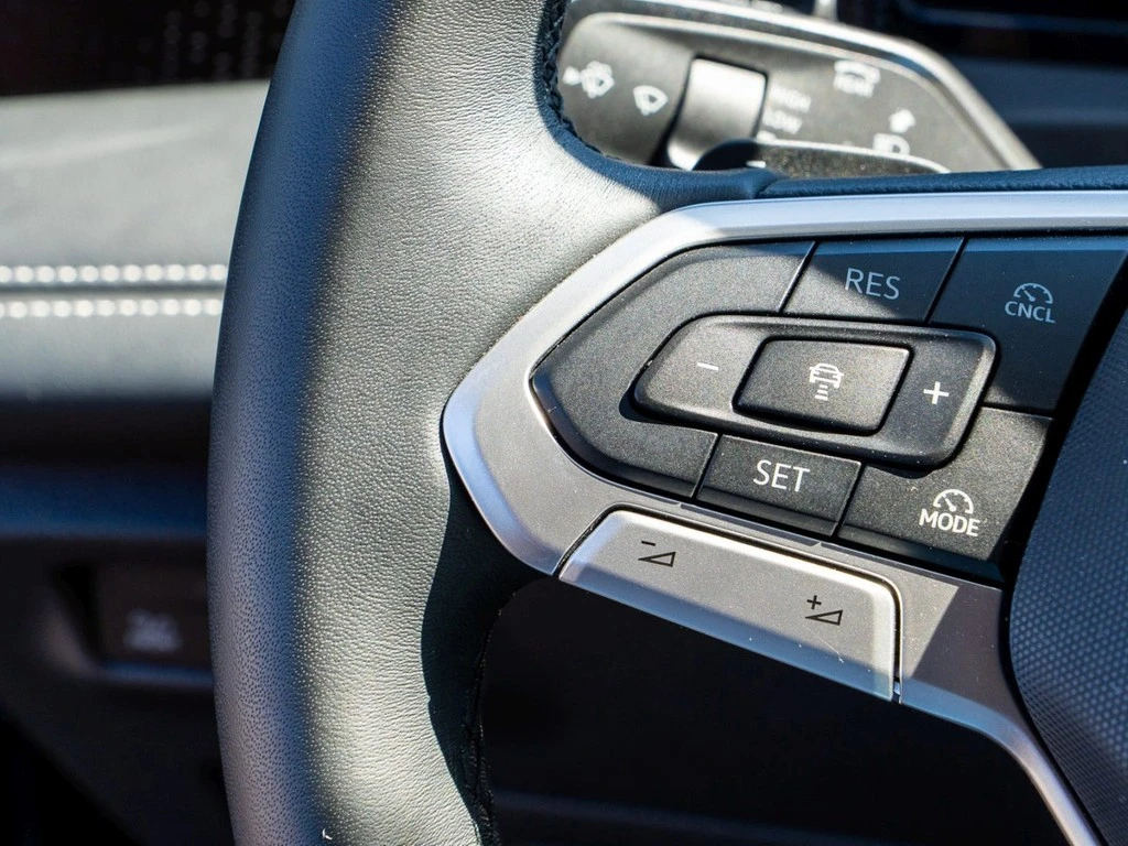 Volkswagen-Tiguan-image-17