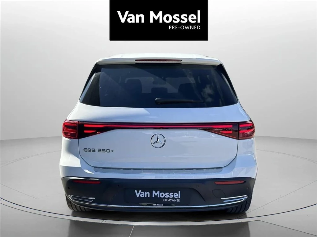 Mercedes-Benz-EQB-image-5