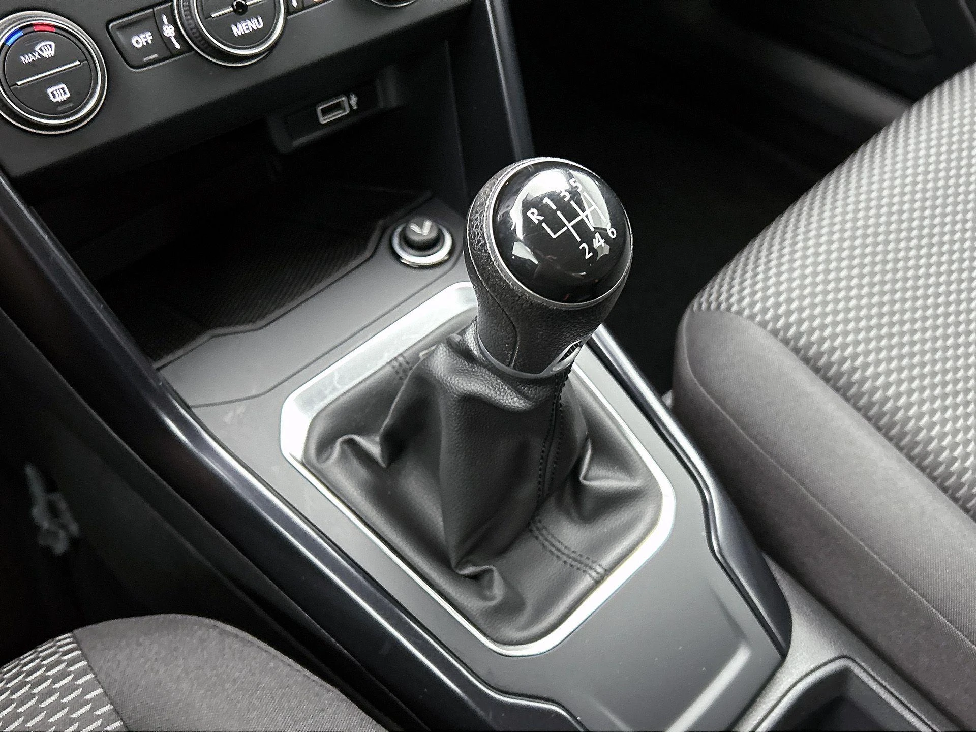 Volkswagen-T-Roc-image-22