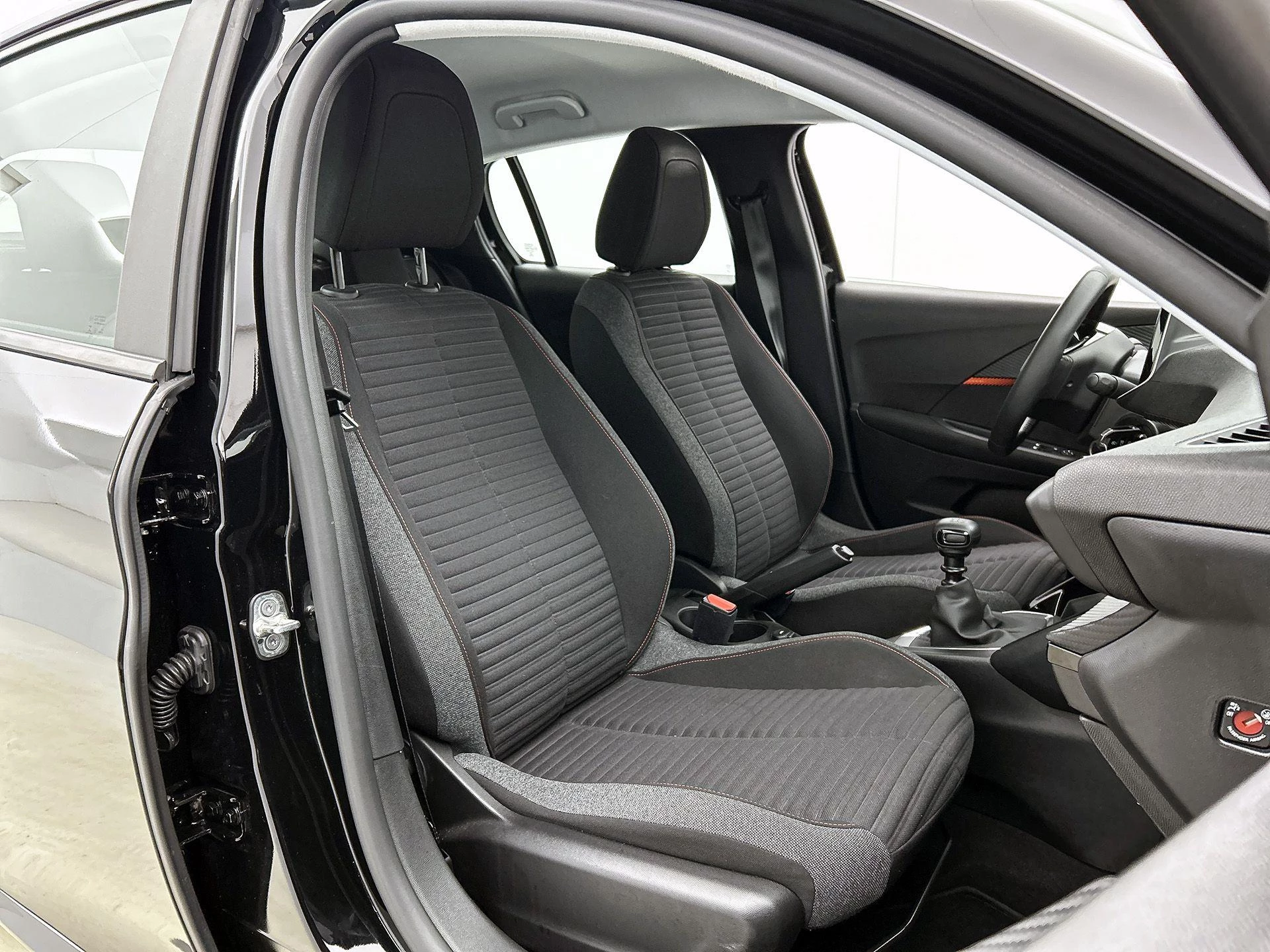 Peugeot-208-image-30