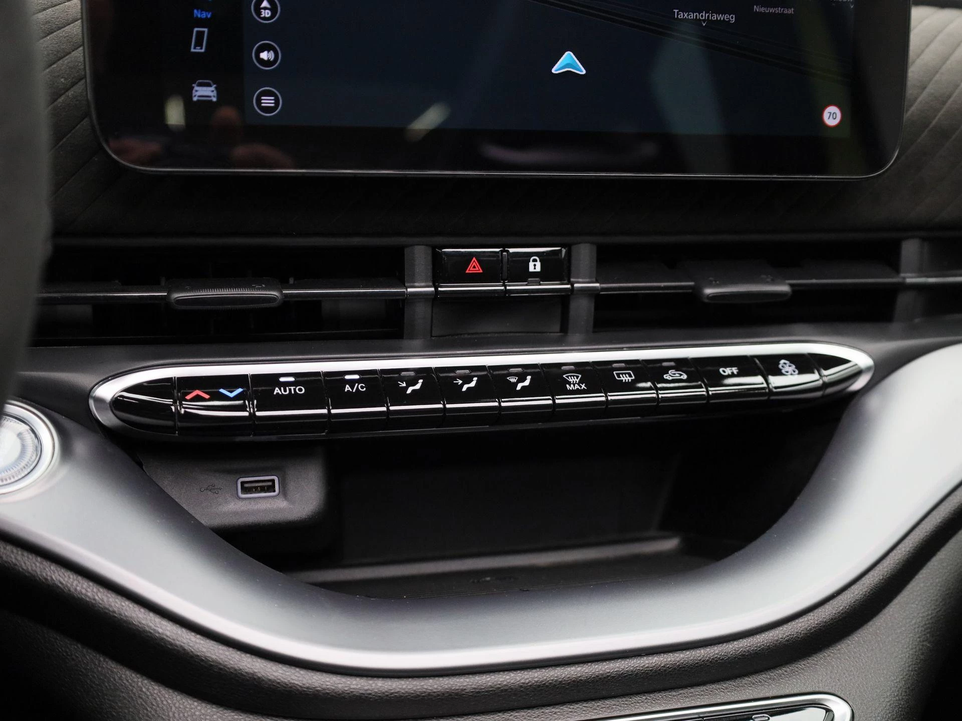 Abarth-500C-image-18