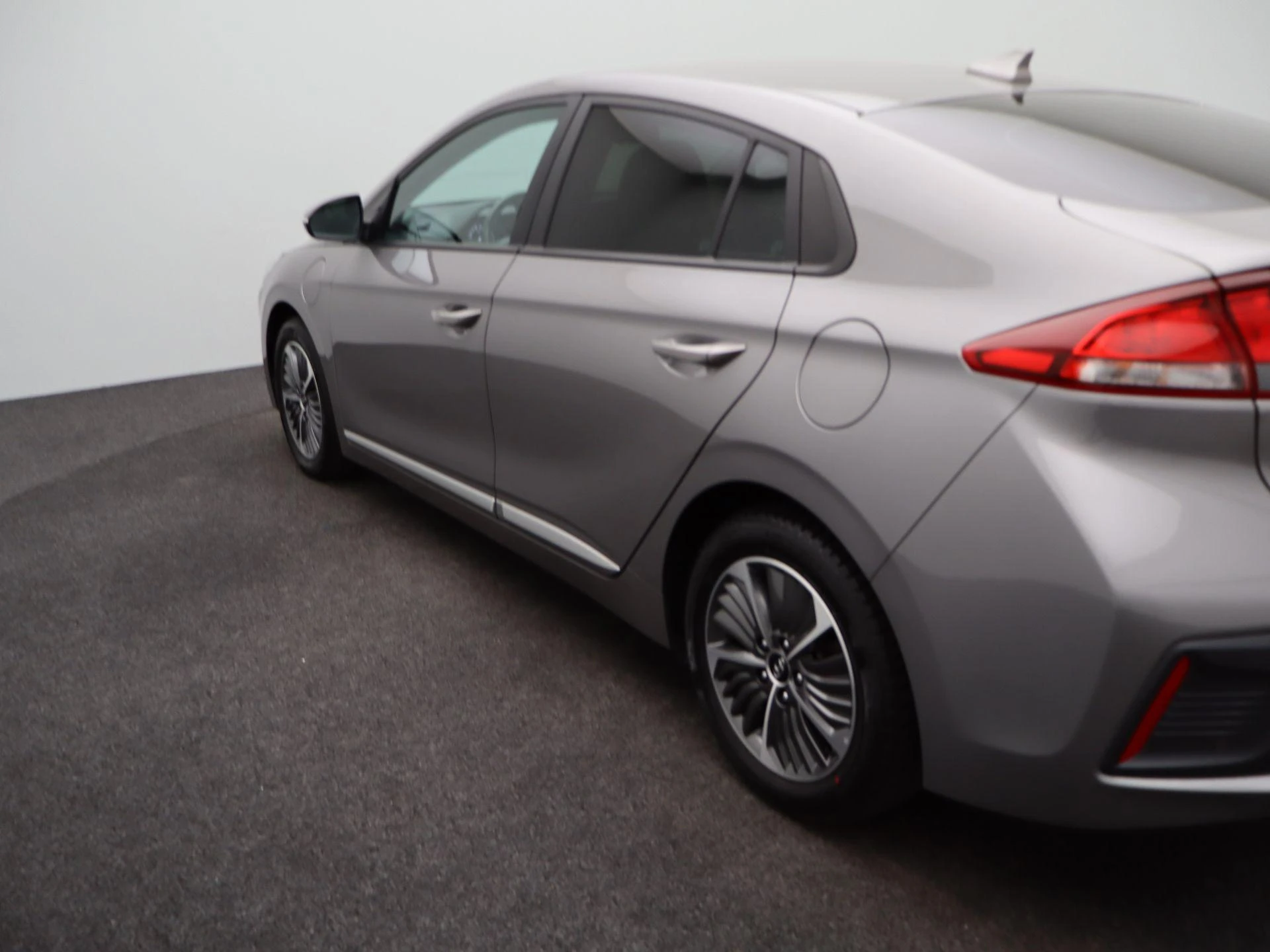 Hyundai-IONIQ-image-35