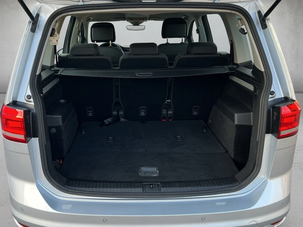 Volkswagen-Touran-image-4