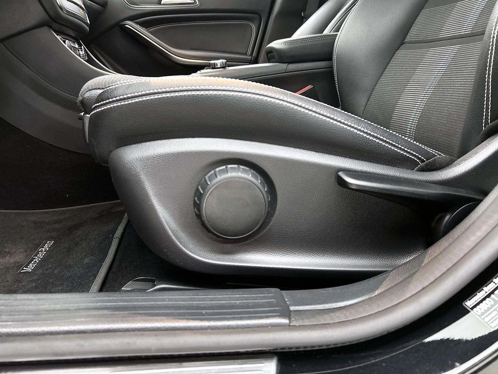 Mercedes-Benz-CLA-image-23