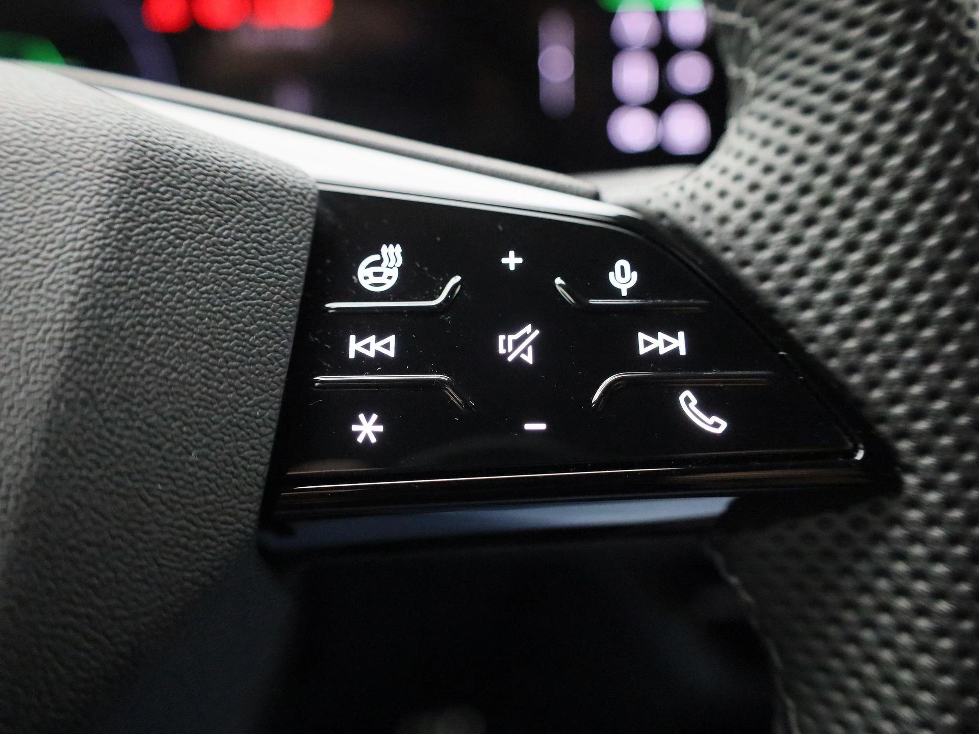 Audi-Q6 e-tron-image-20